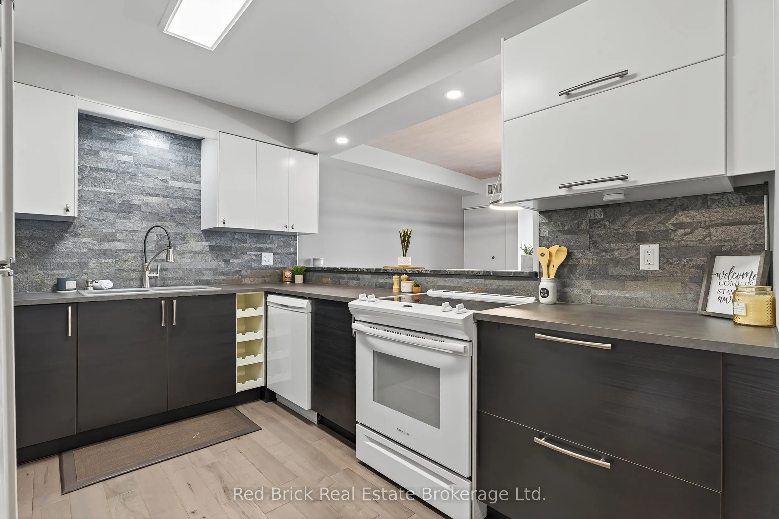 458 Janefield Avenue, #221
