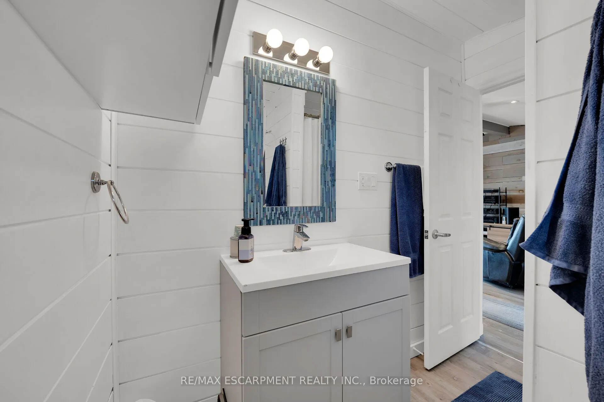 1645 Lakeshore Road