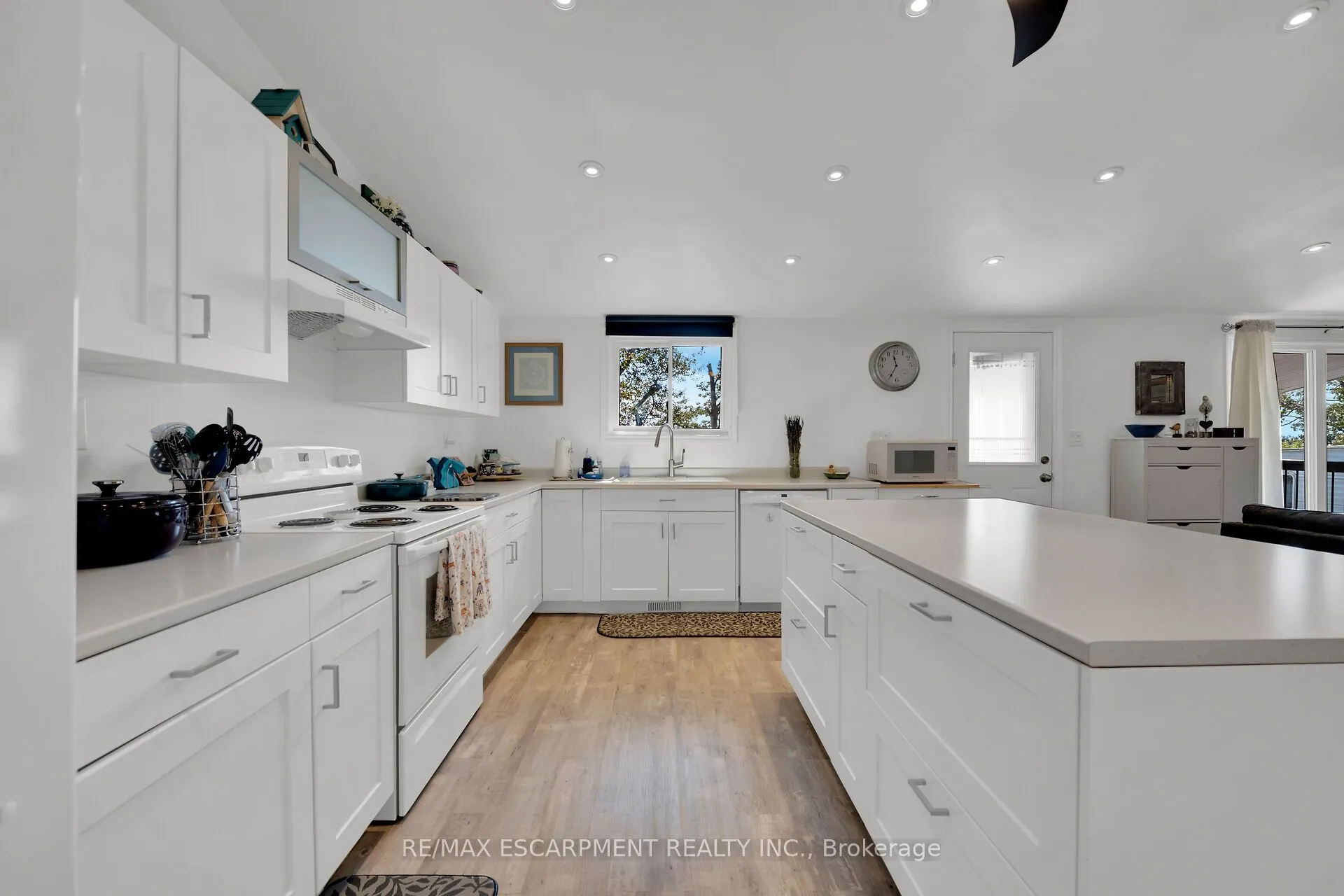 1645 Lakeshore Road