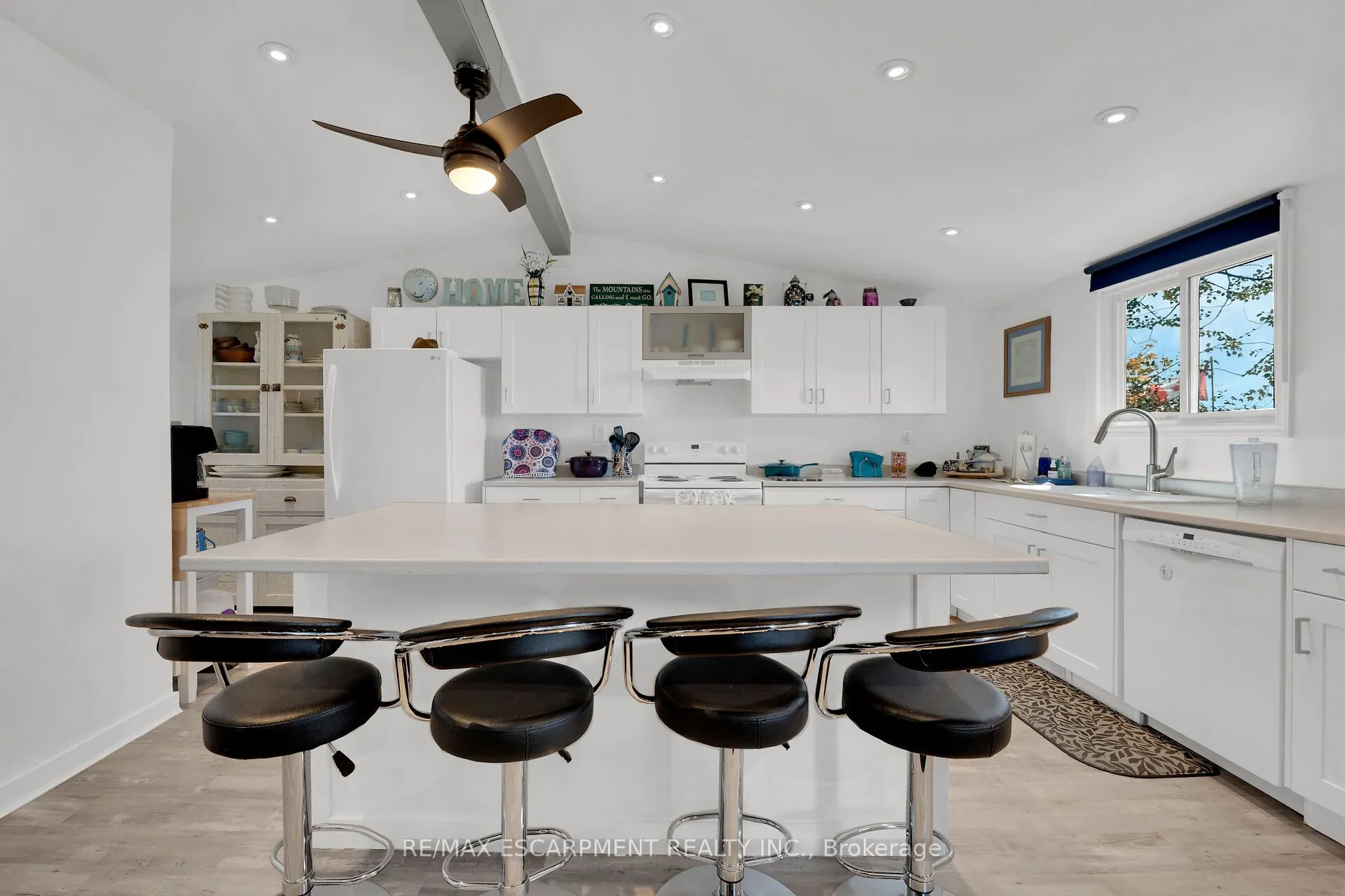 1645 Lakeshore Road