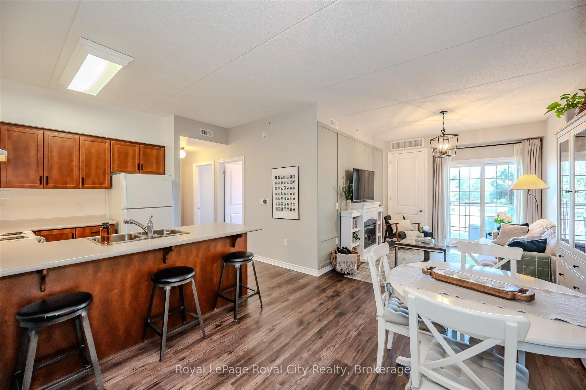 1077 Gordon Street, #123