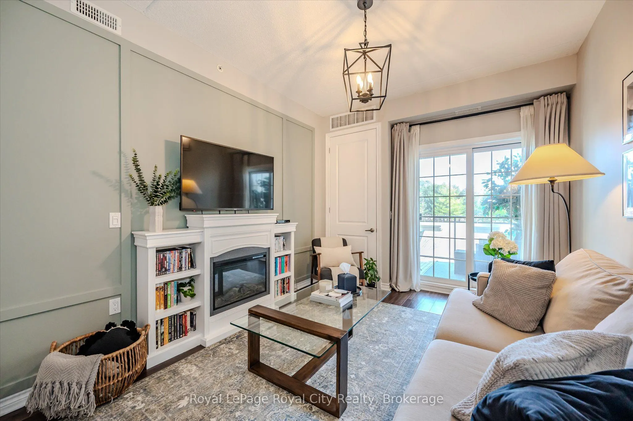 1077 Gordon Street, #123