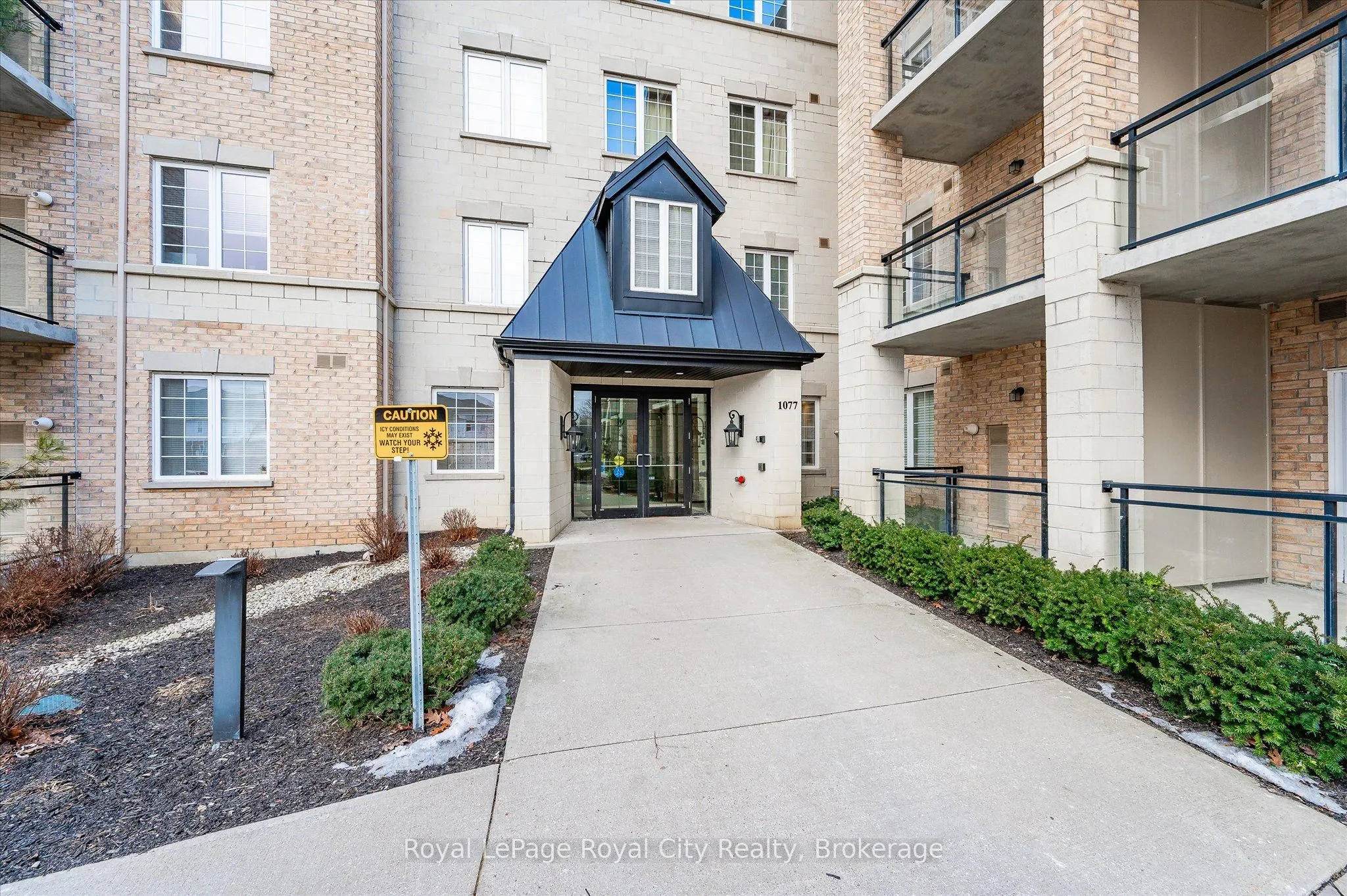 1077 Gordon Street, #123