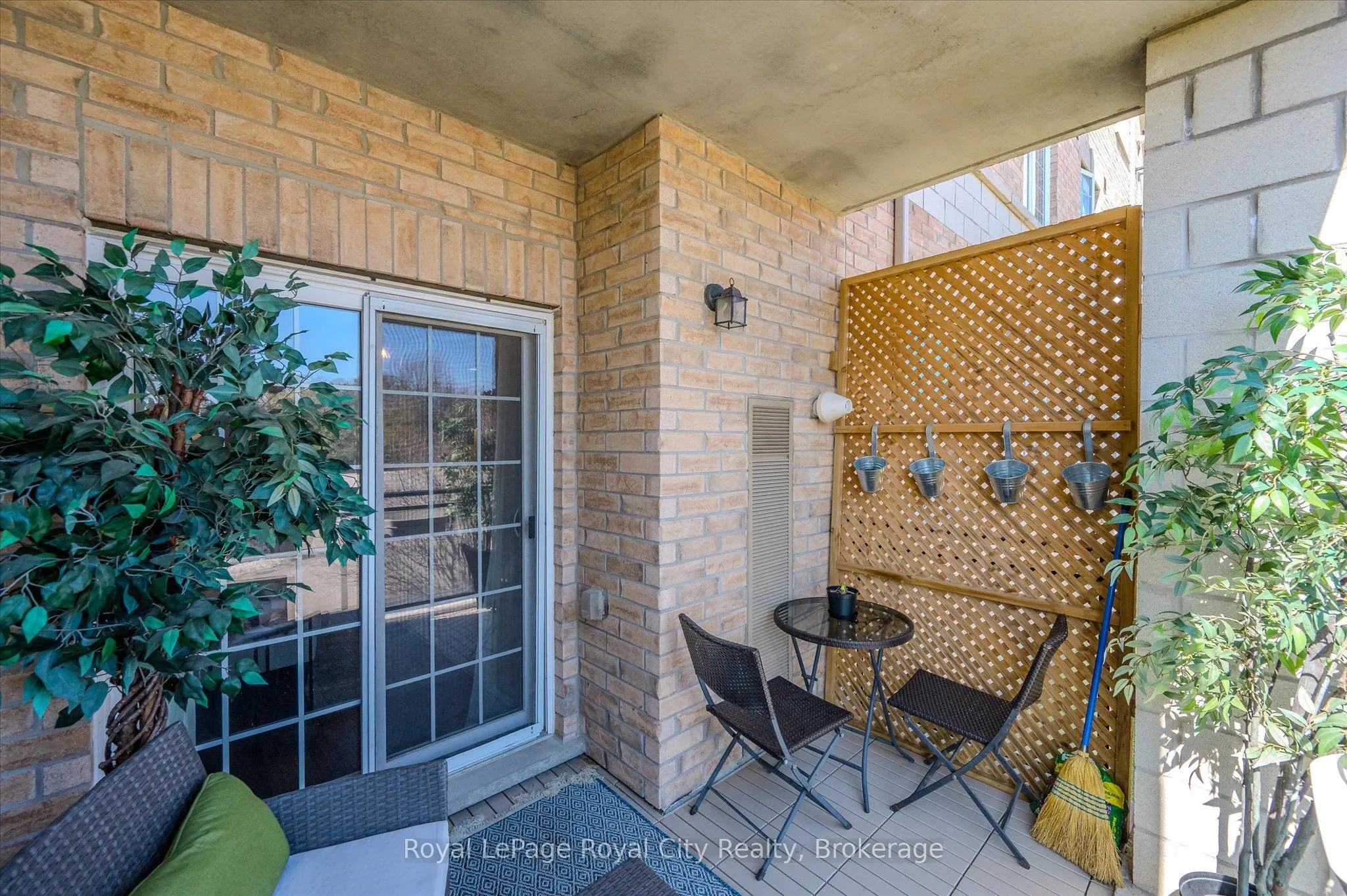 1077 Gordon Street, #123