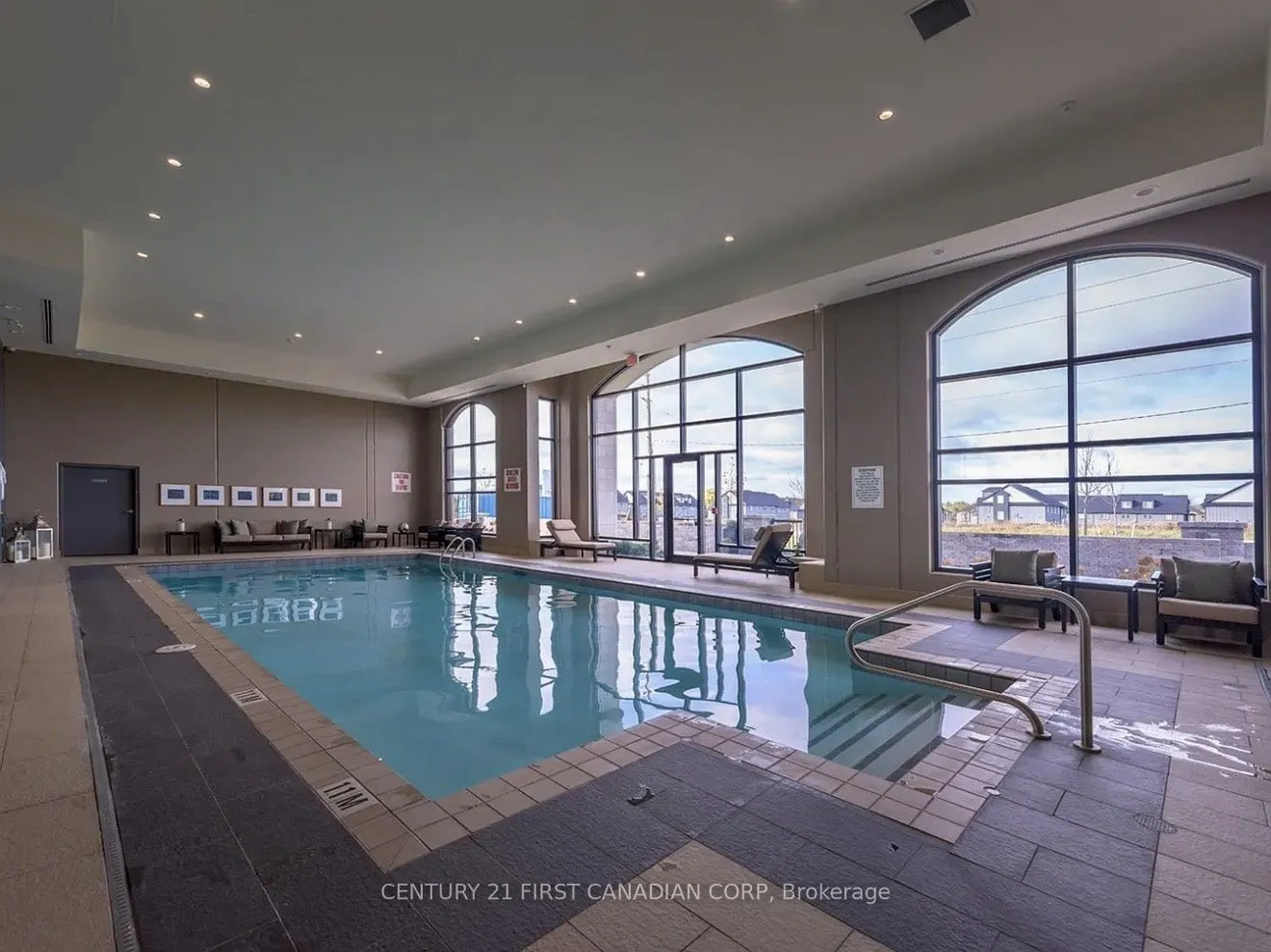 240 Villagewalk Boulevard, #504