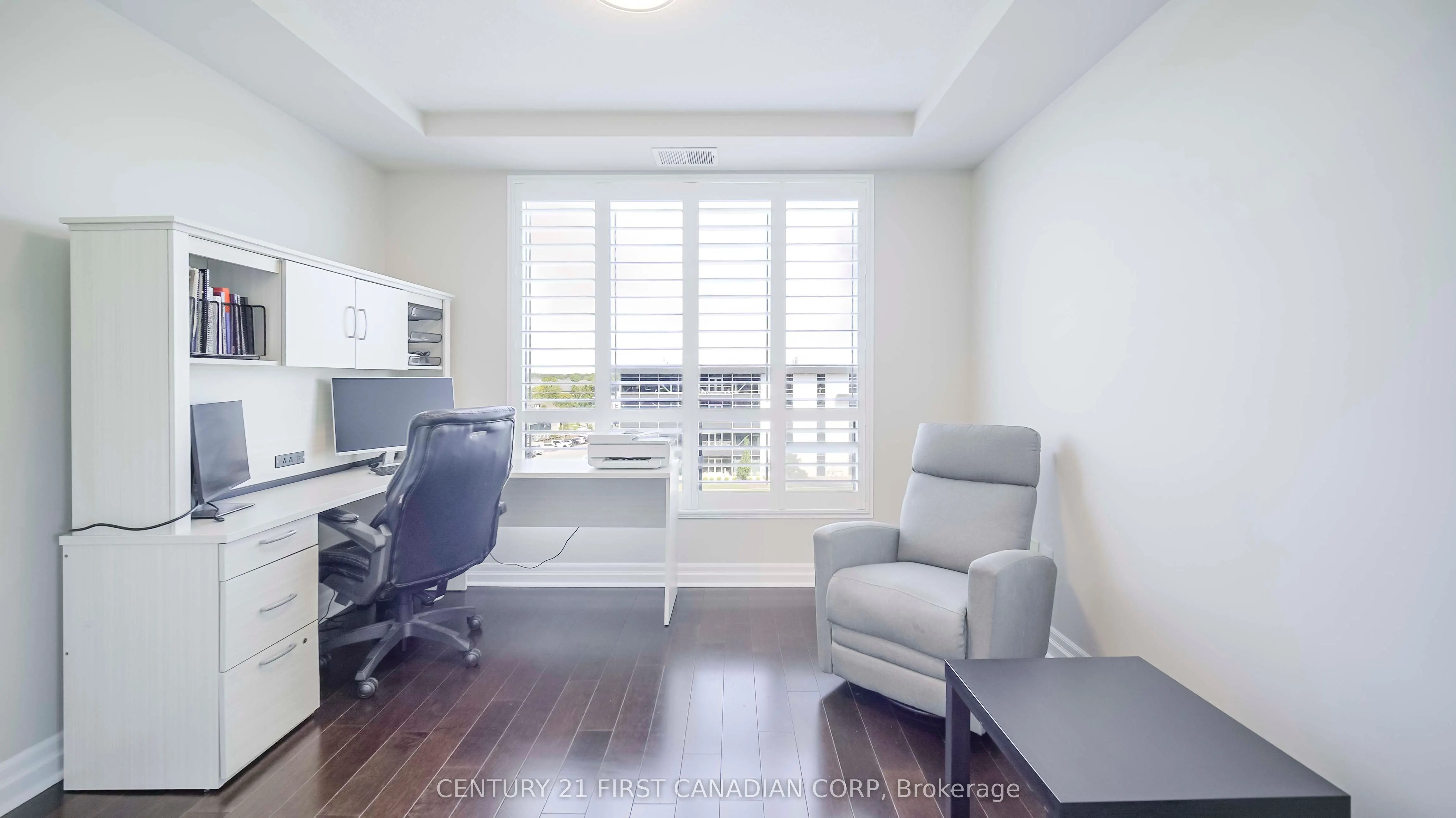 240 Villagewalk Boulevard, #504