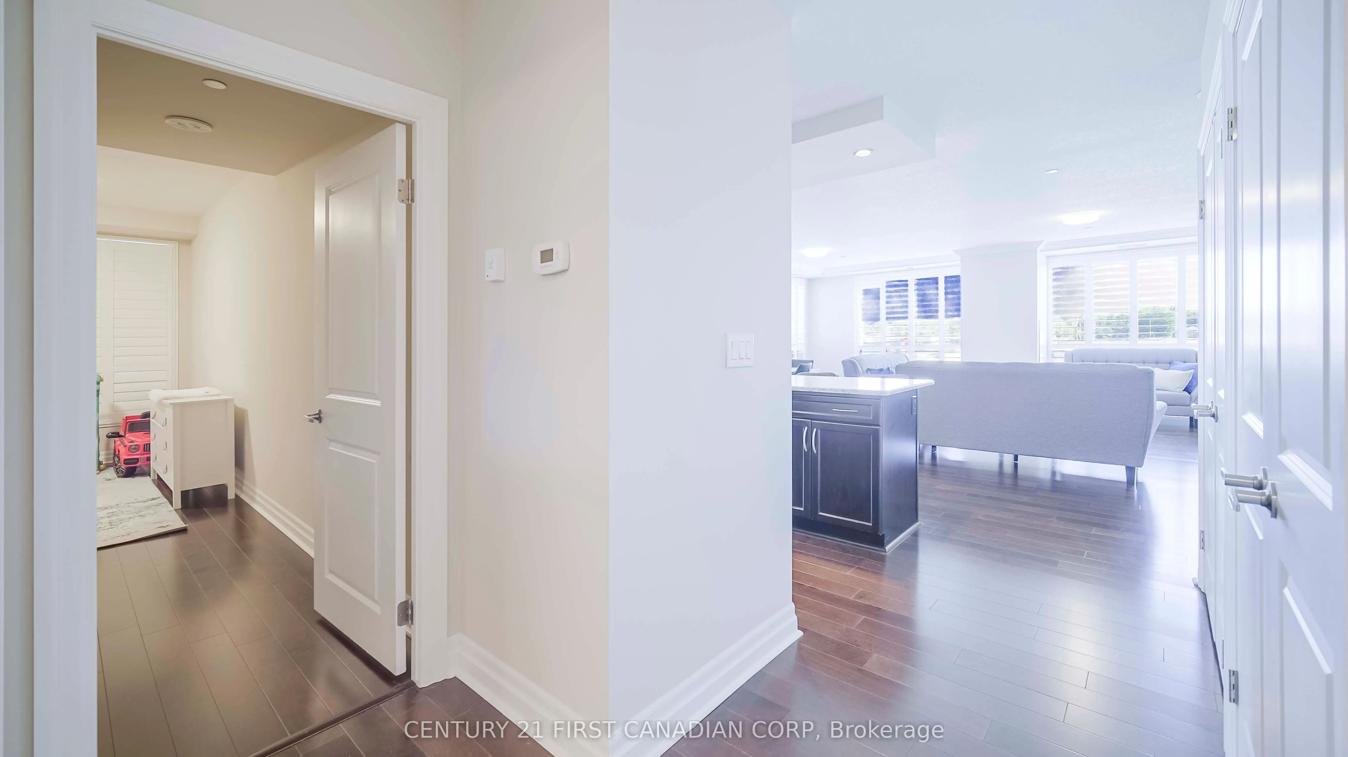 240 Villagewalk Boulevard, #504