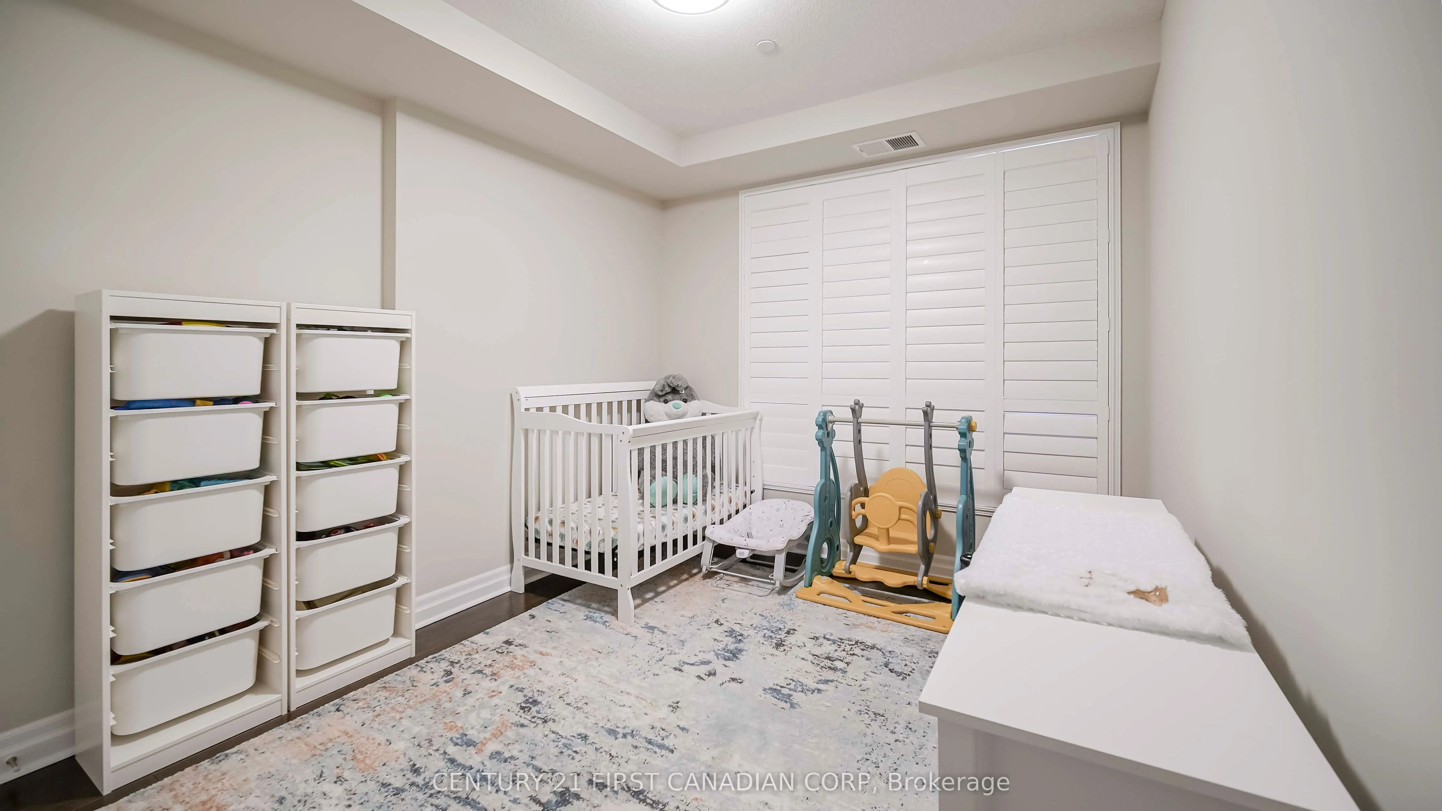 240 Villagewalk Boulevard, #504
