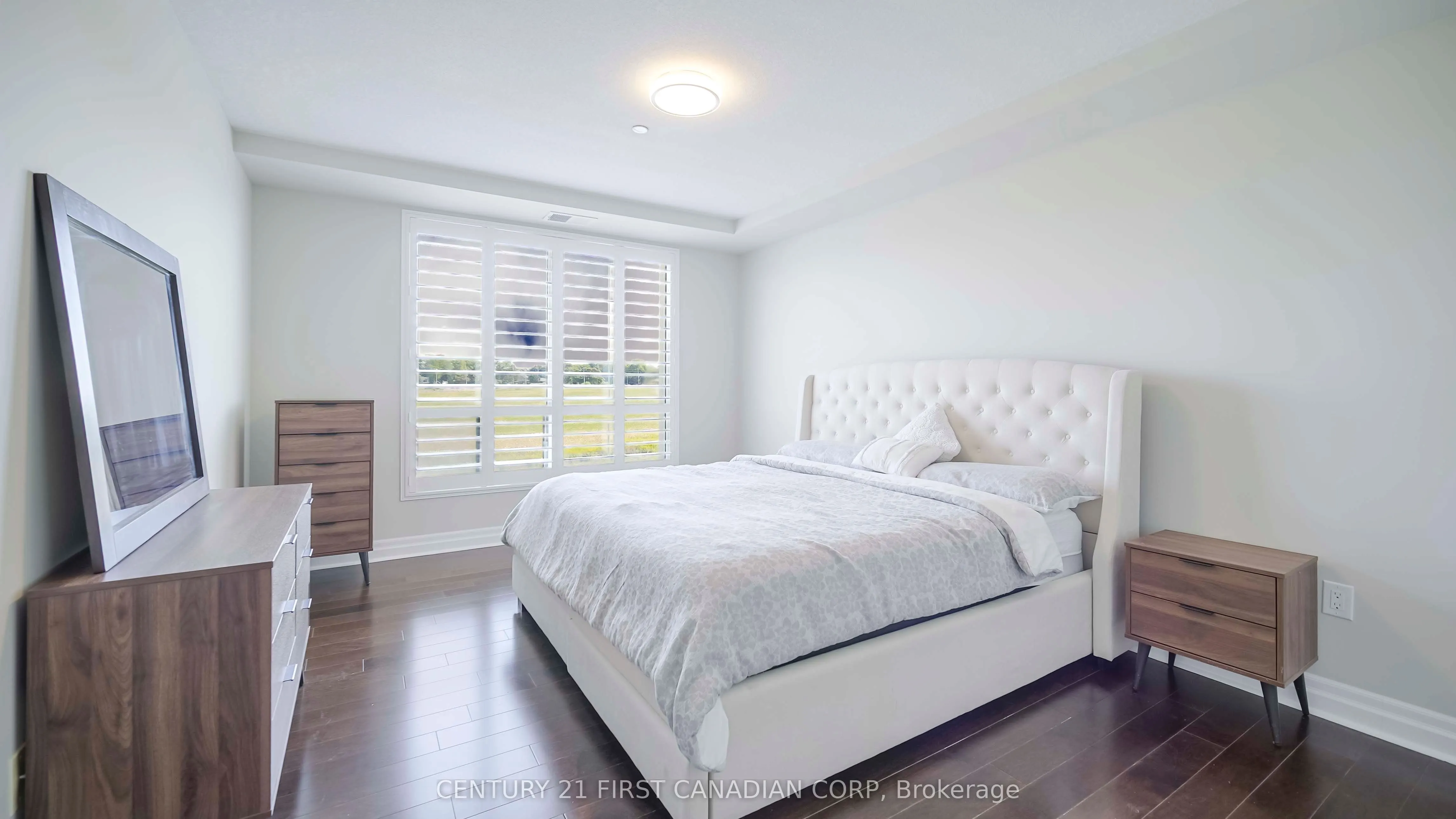 240 Villagewalk Boulevard, #504