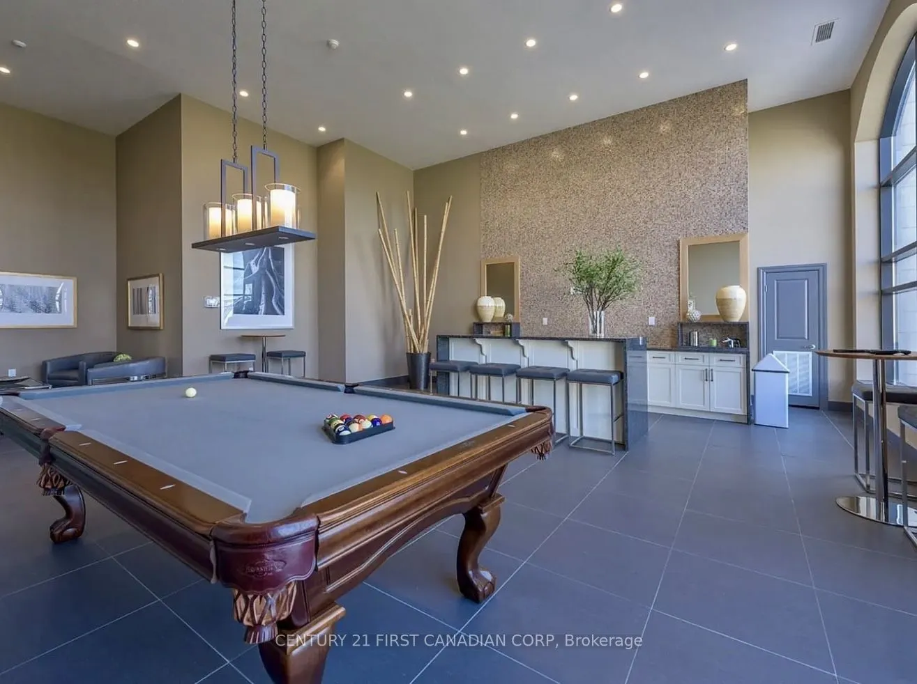 240 Villagewalk Boulevard, #504