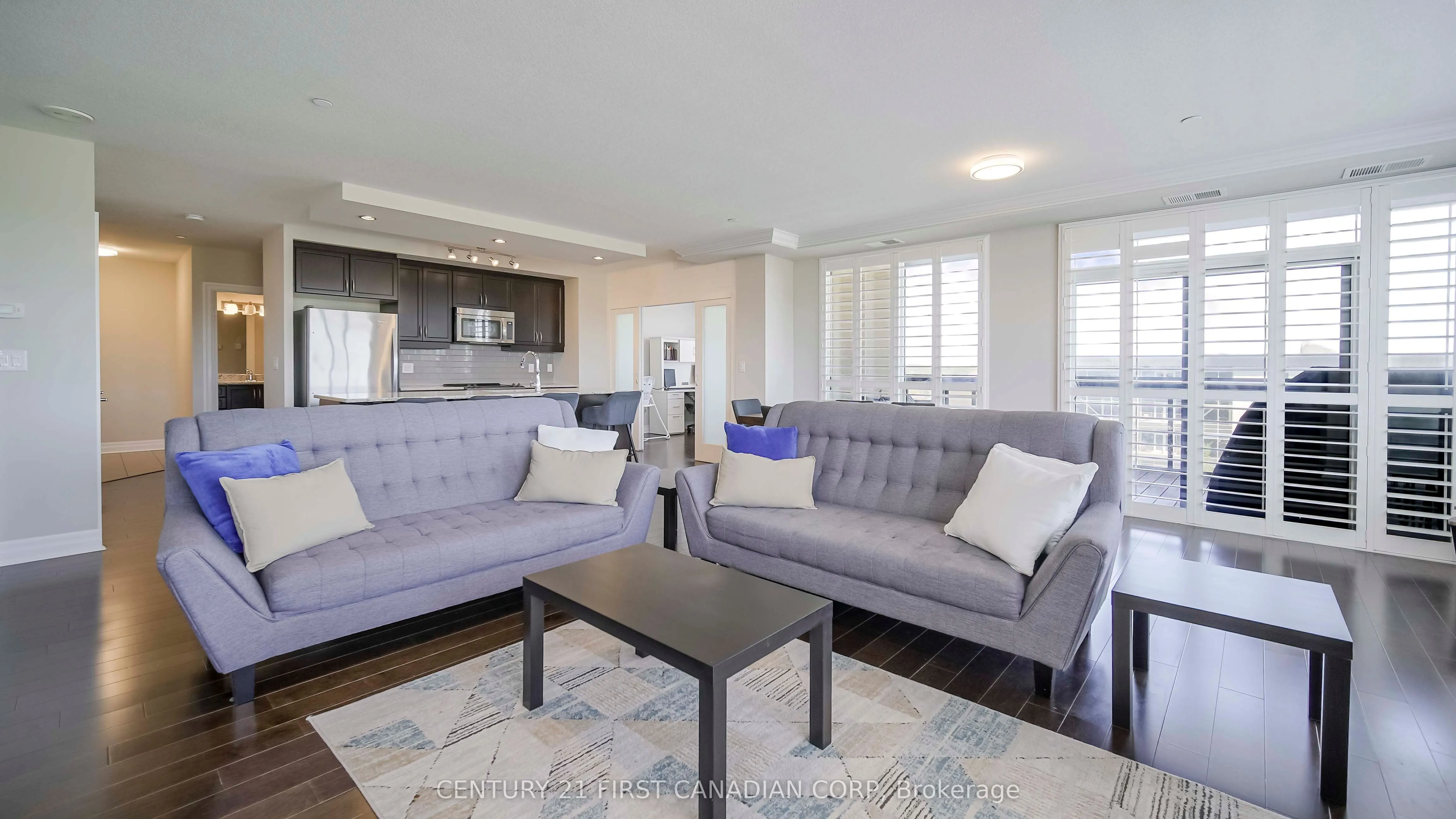240 Villagewalk Boulevard, #504