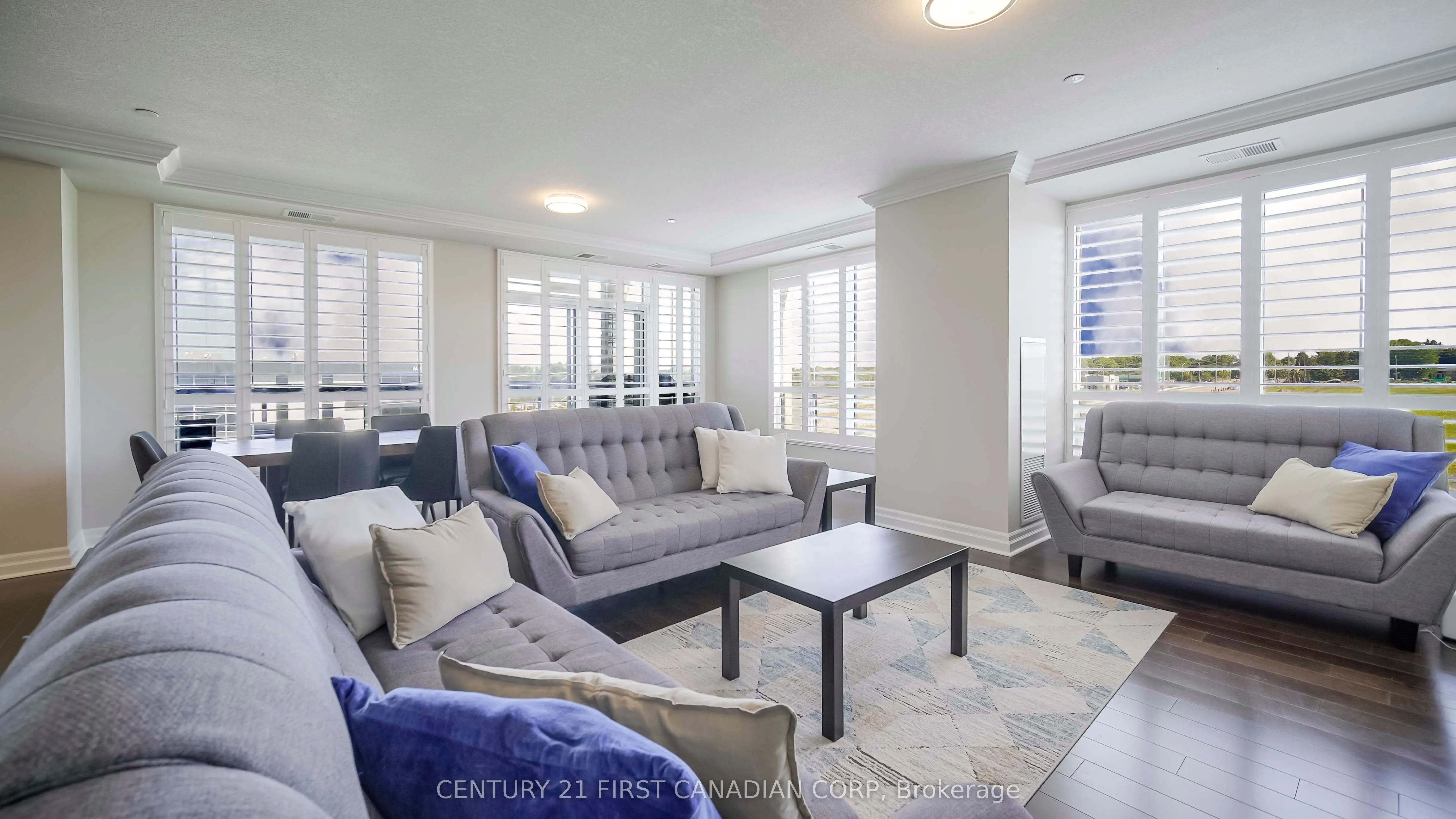 240 Villagewalk Boulevard, #504