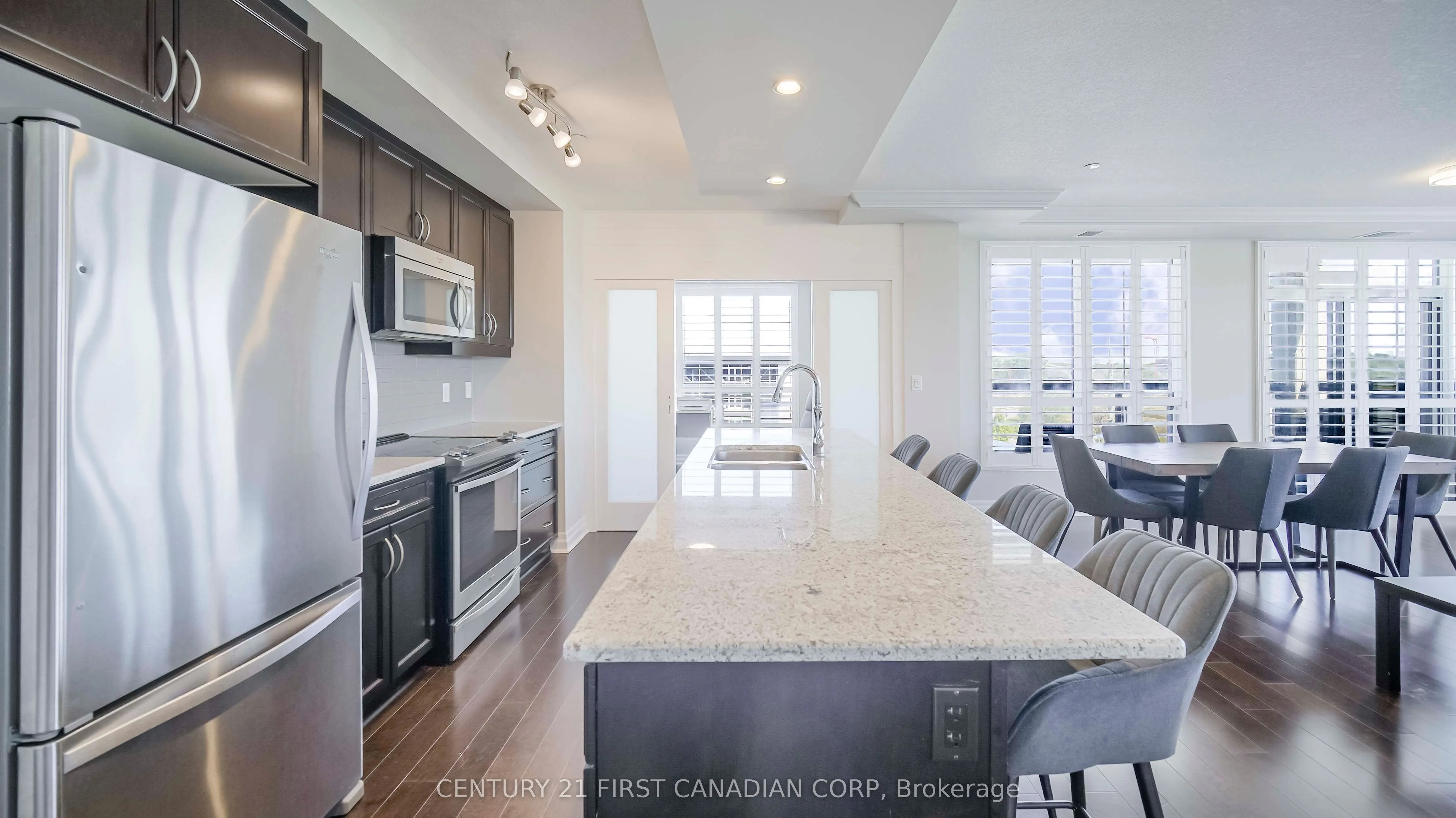 240 Villagewalk Boulevard, #504