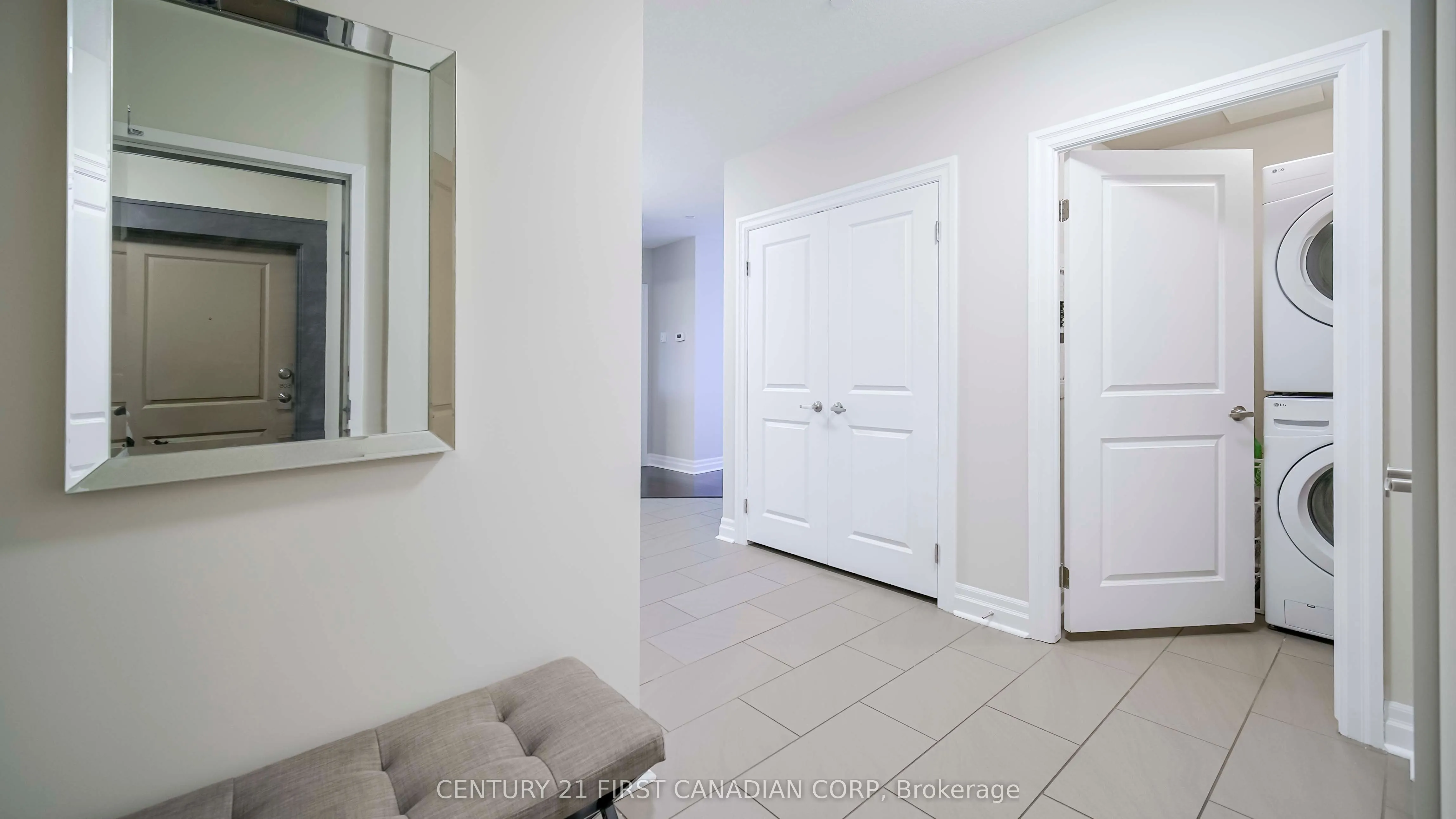 240 Villagewalk Boulevard, #504