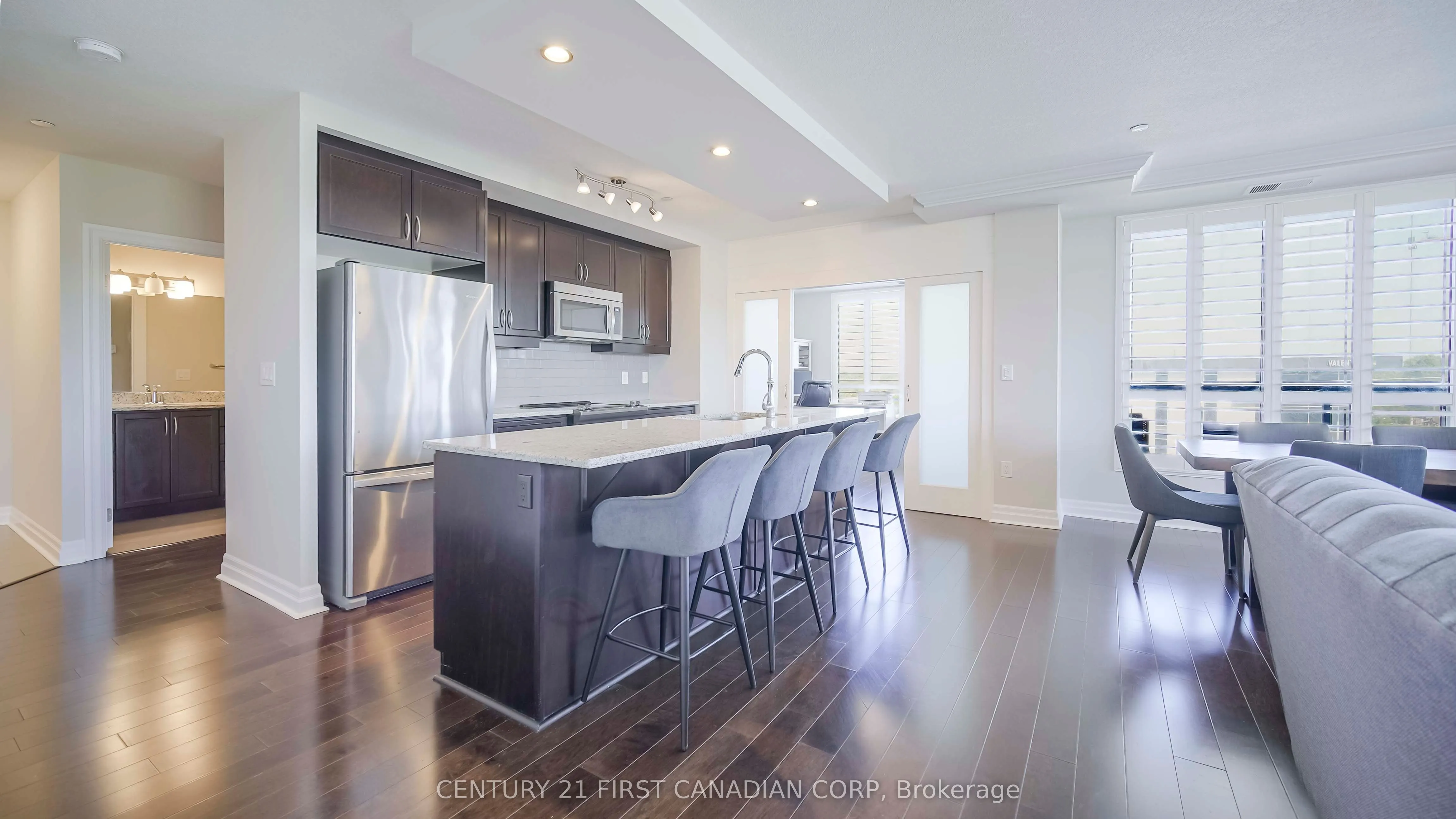 240 Villagewalk Boulevard, #504