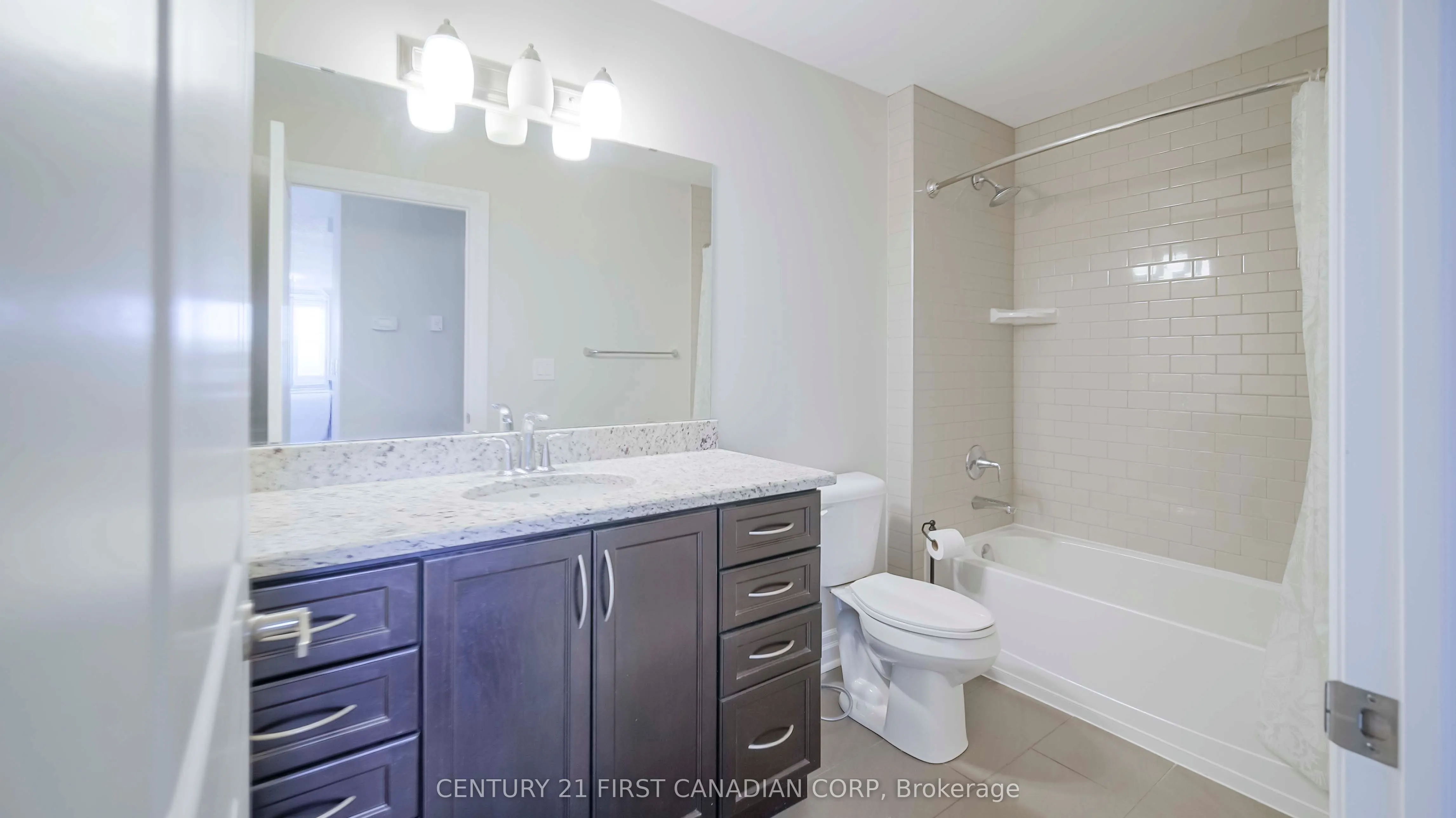 240 Villagewalk Boulevard, #504