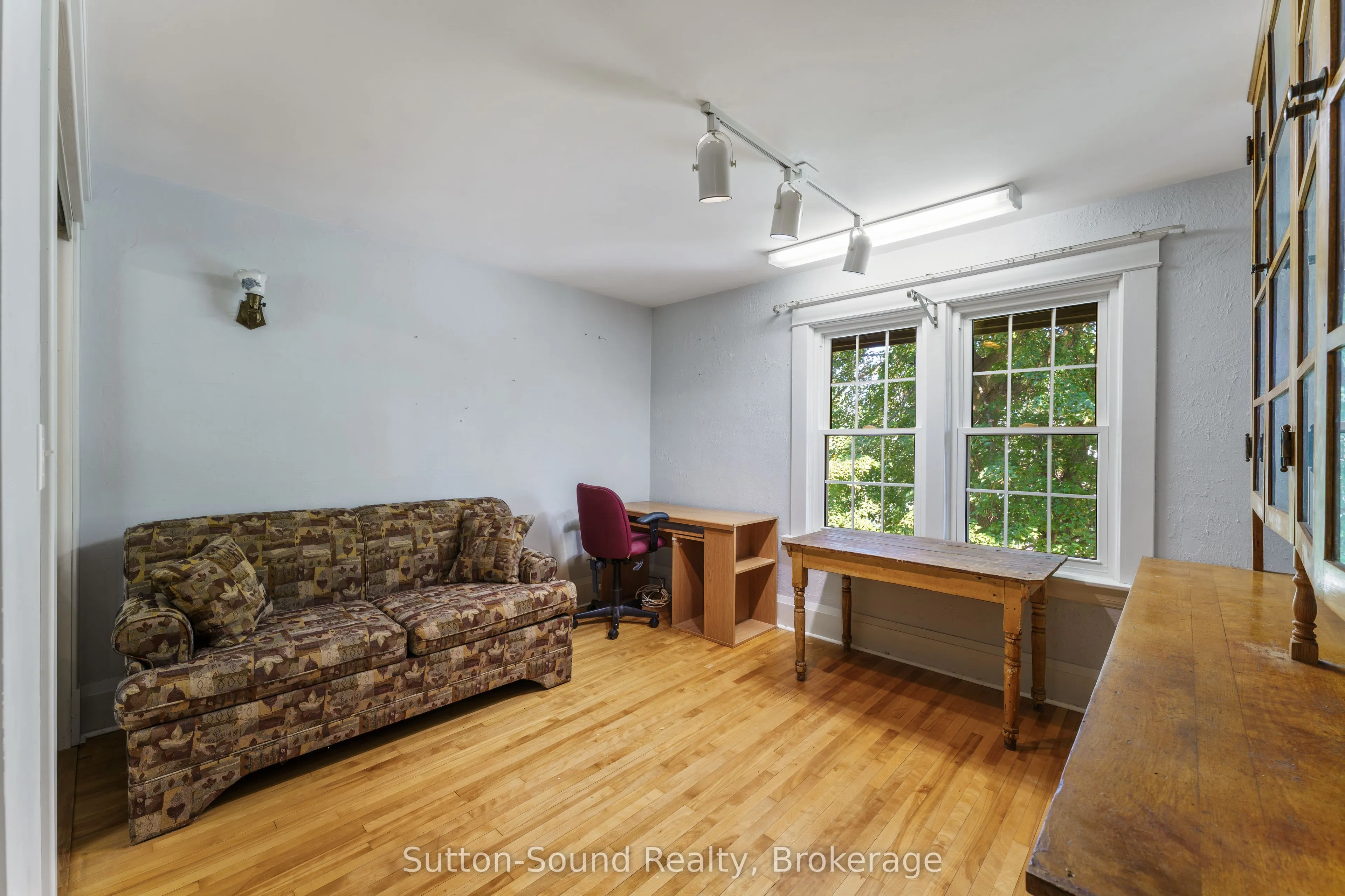 235 7th Street W