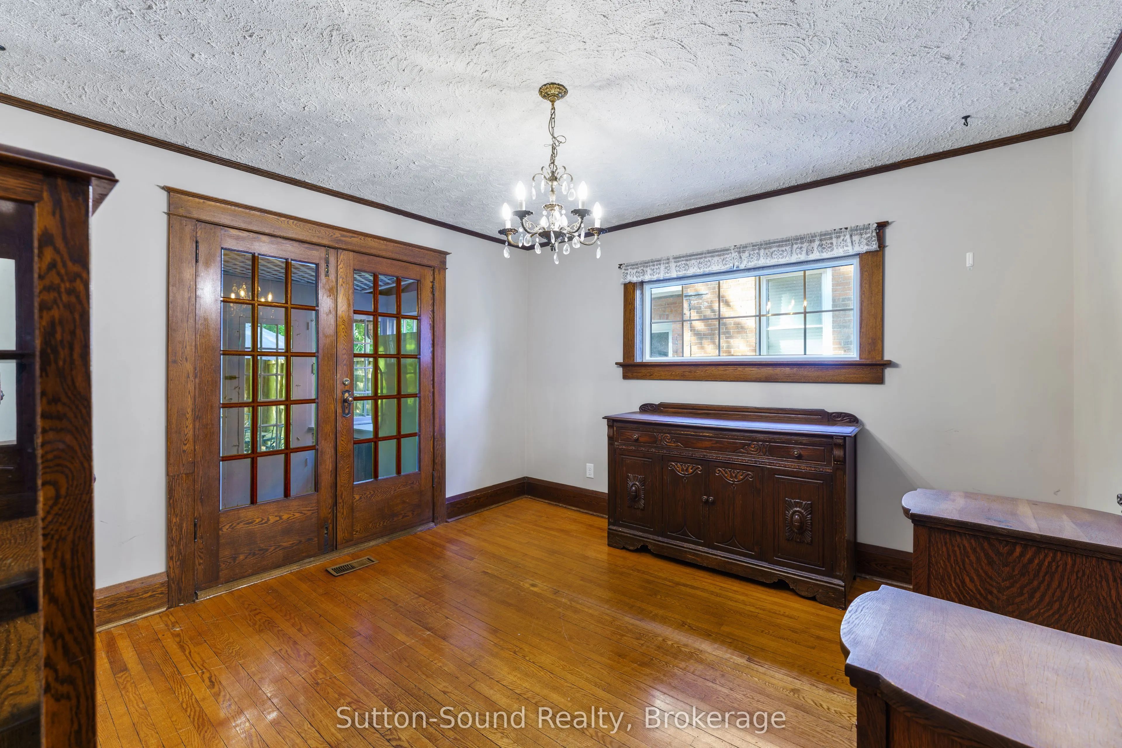235 7th Street W