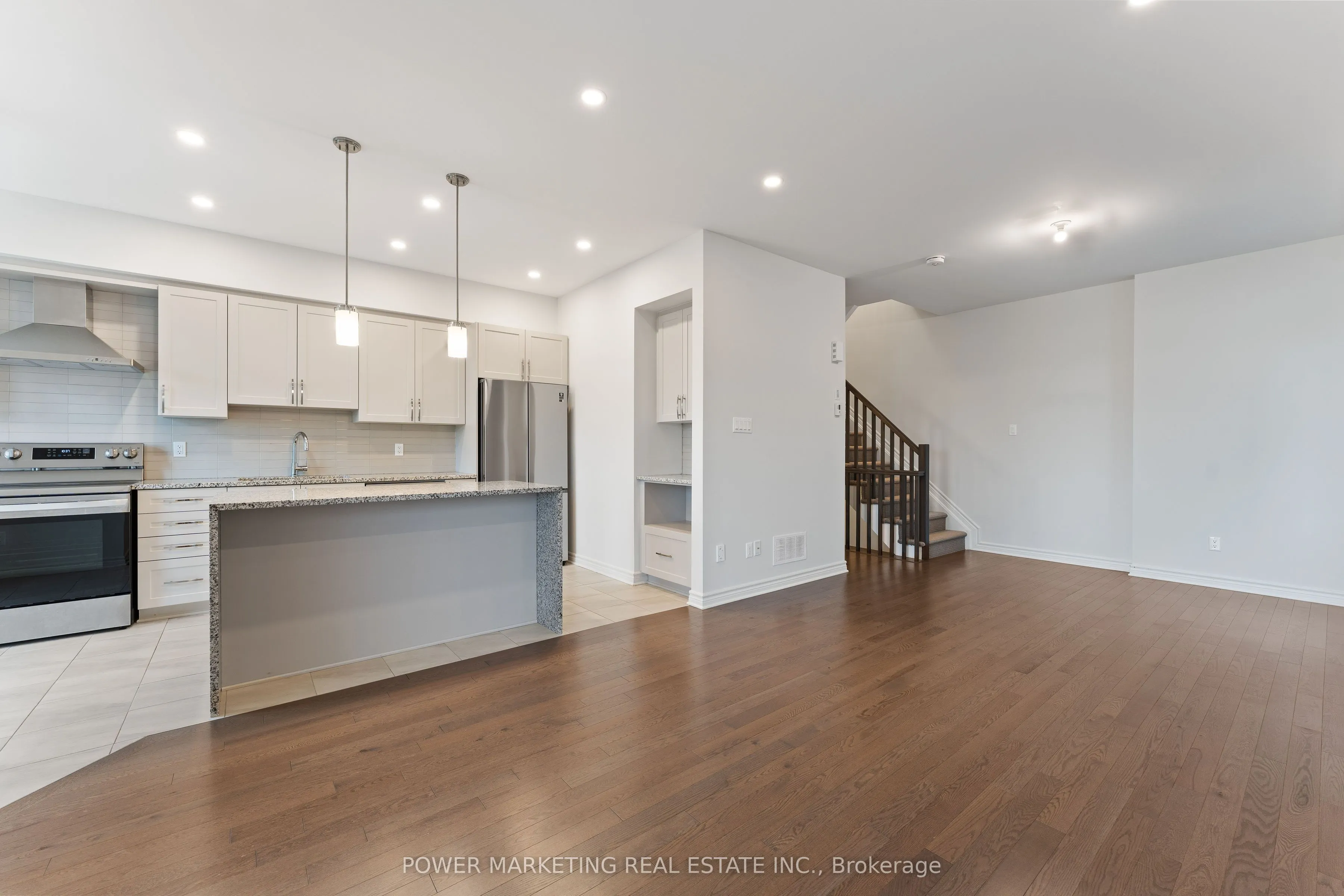 875 COULOIR Road
