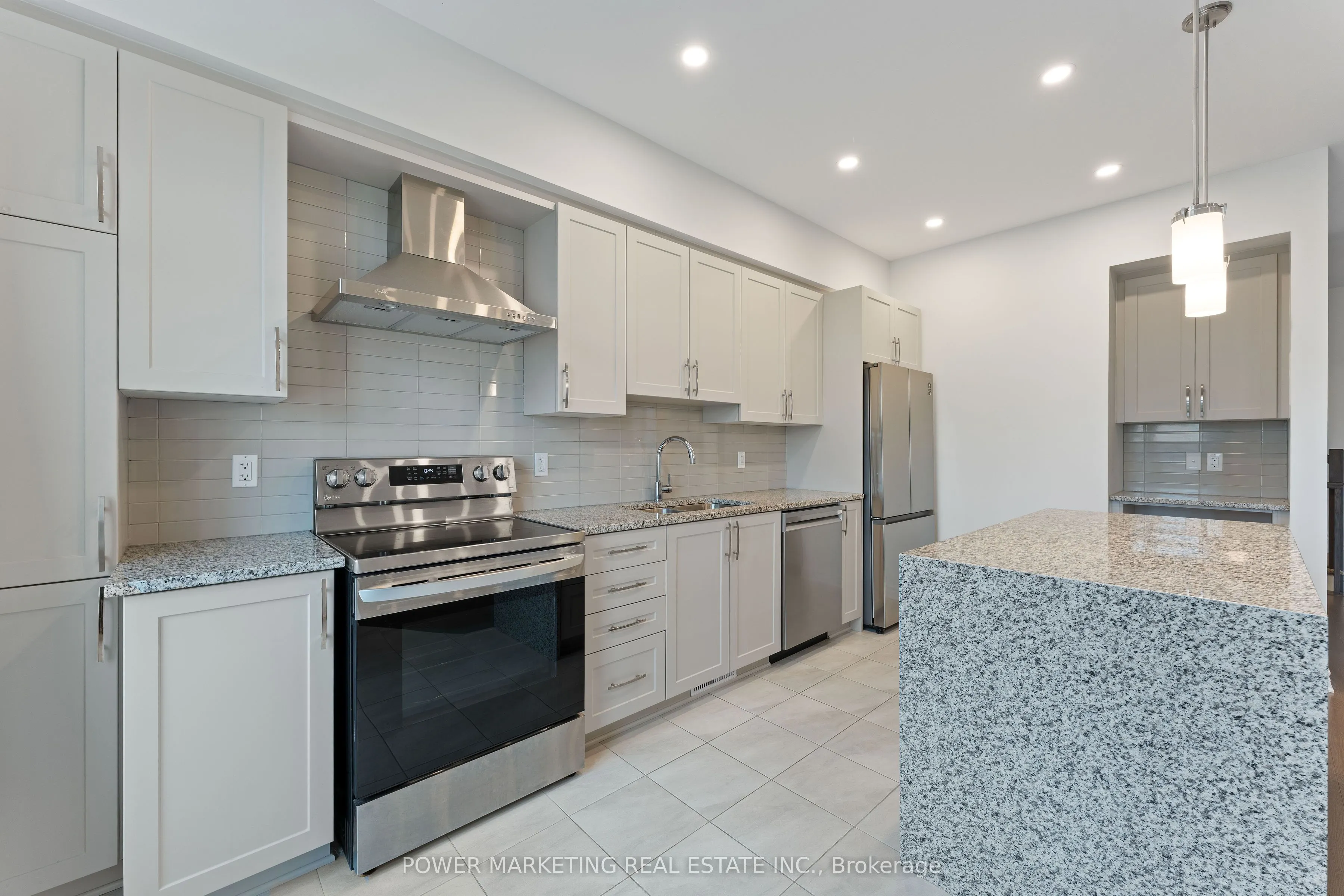 875 COULOIR Road