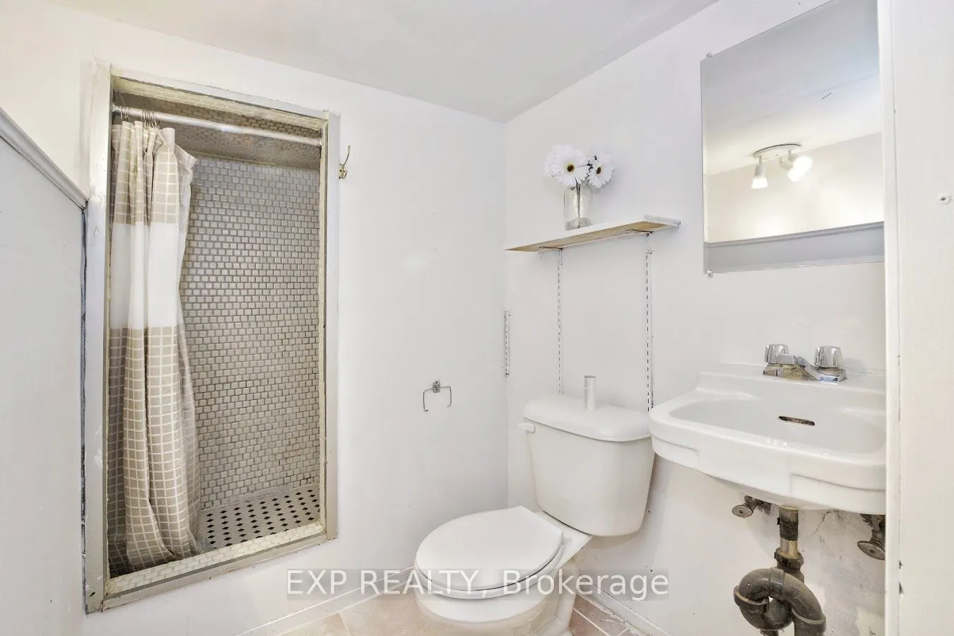 59 Strathcona Avenue S