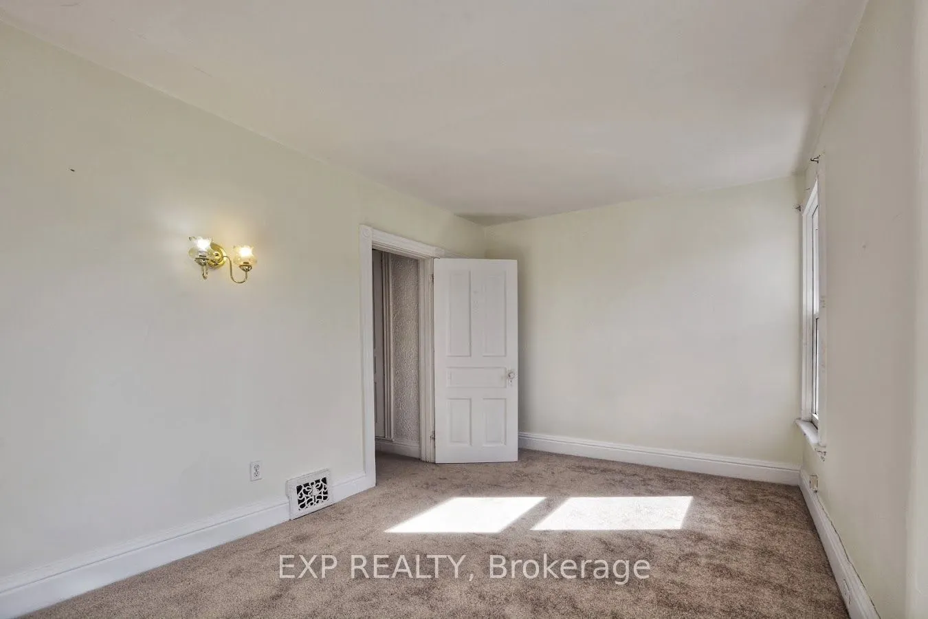 59 Strathcona Avenue S