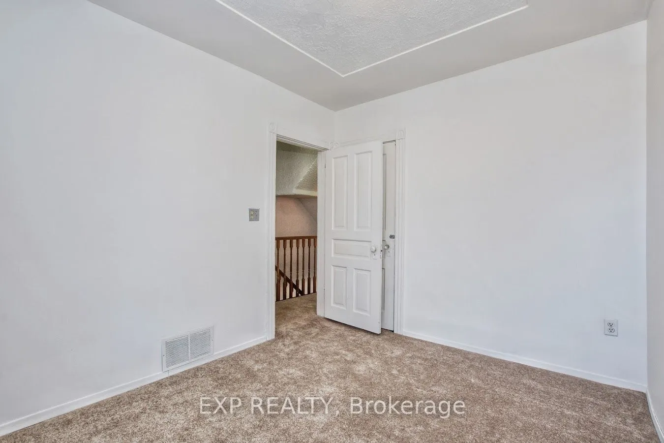 59 Strathcona Avenue S