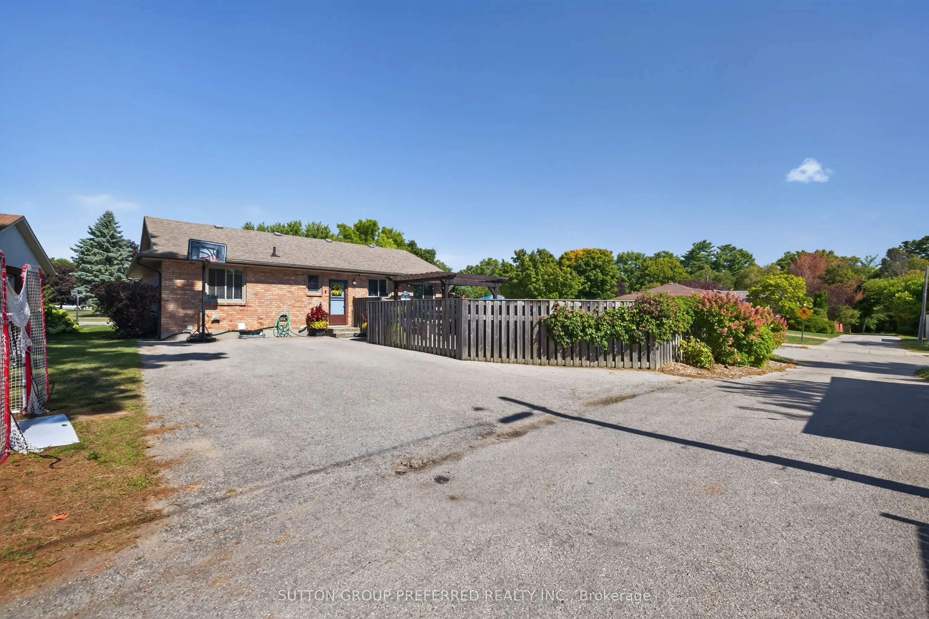 17 Clear Valley Road