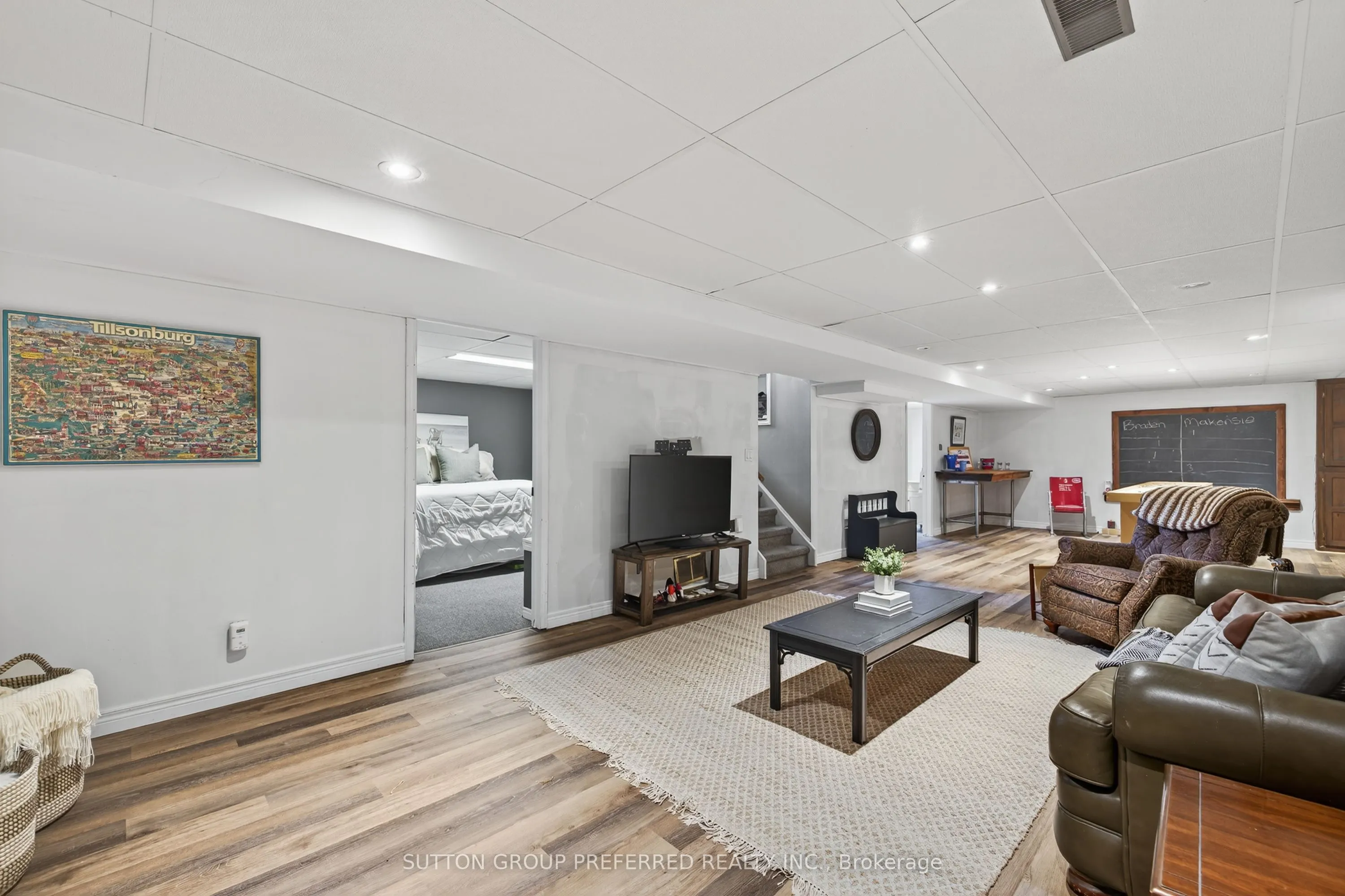 17 Clear Valley Road