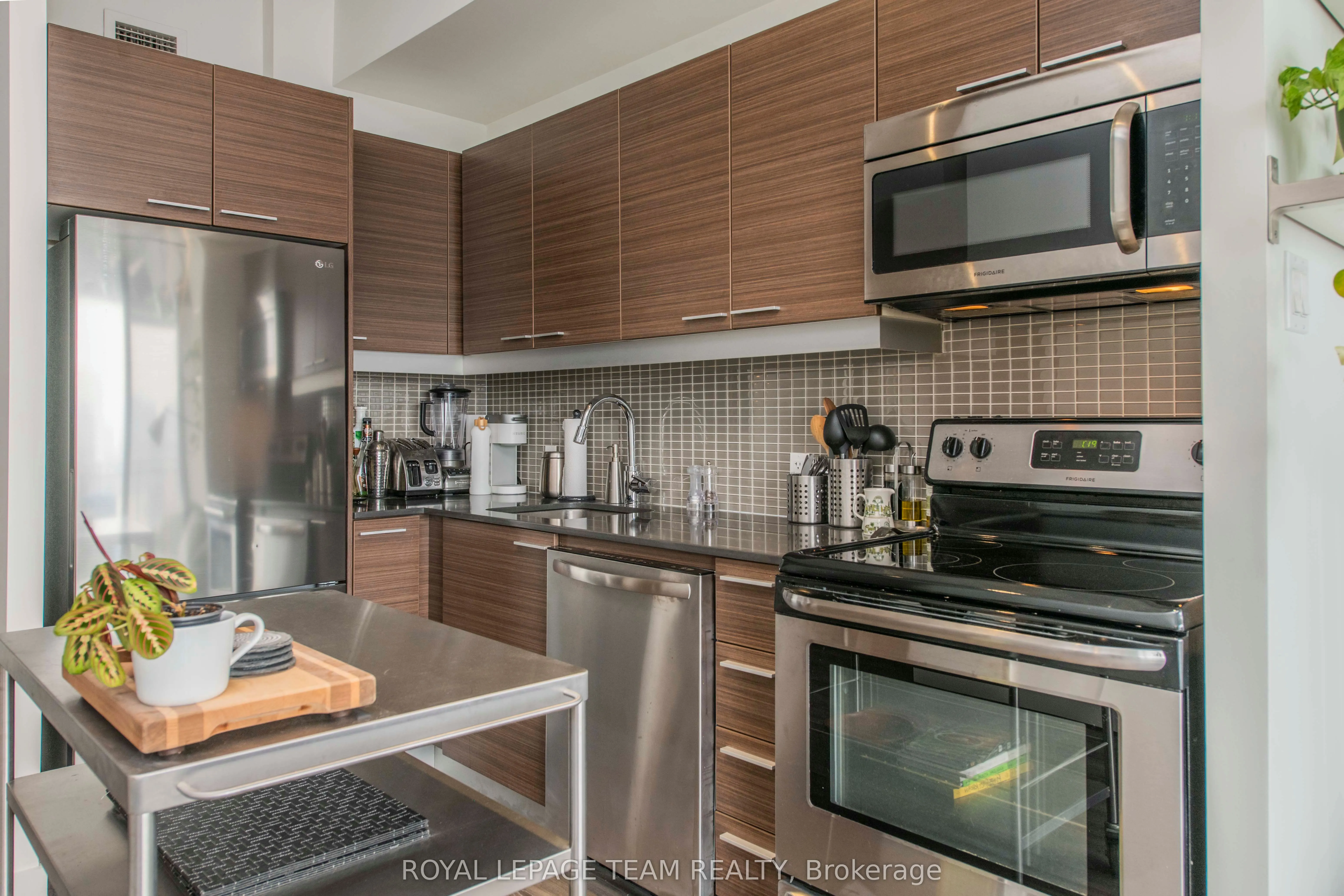 354 Gladstone Avenue, #813
