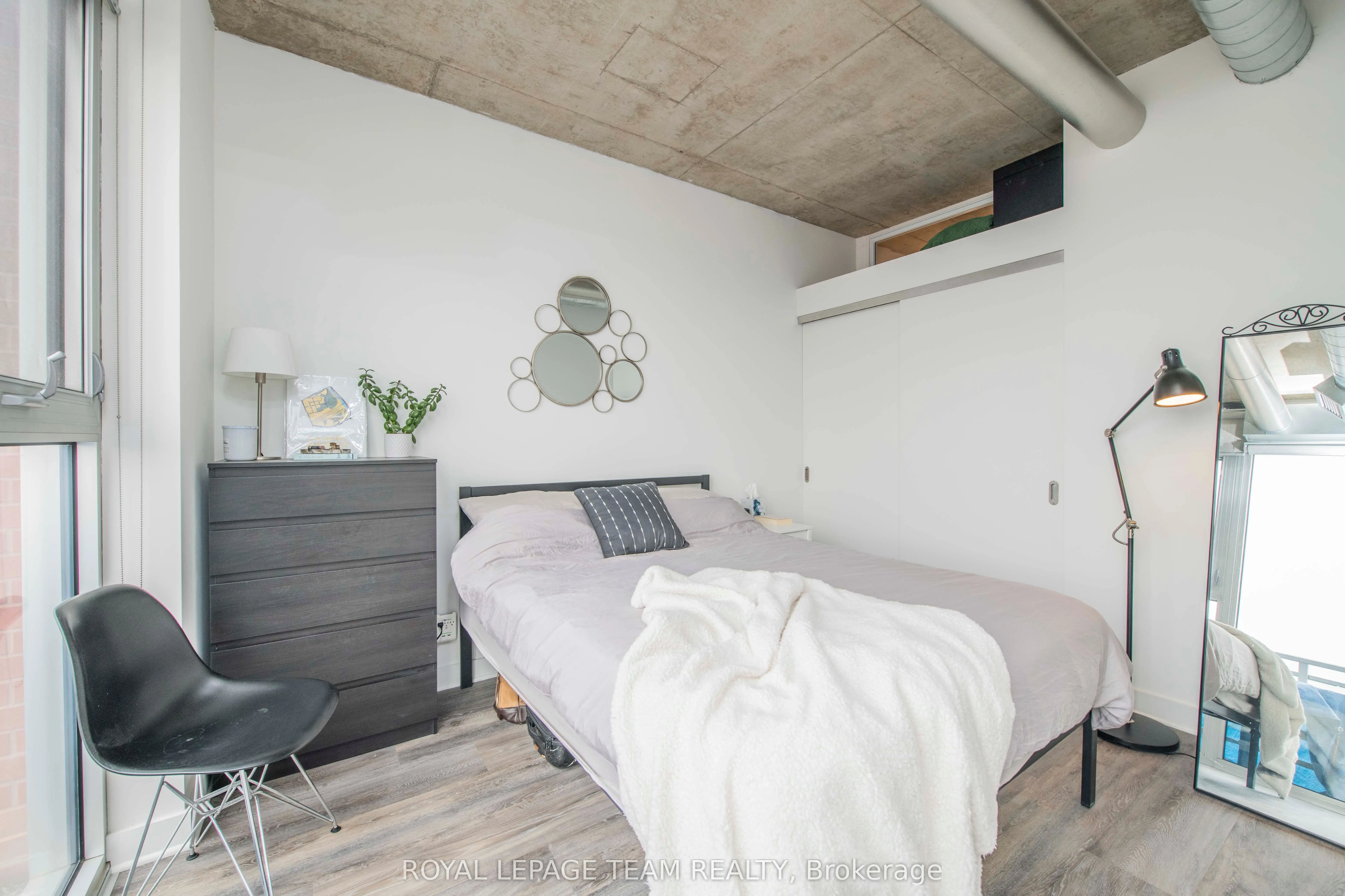 354 Gladstone Avenue, #813