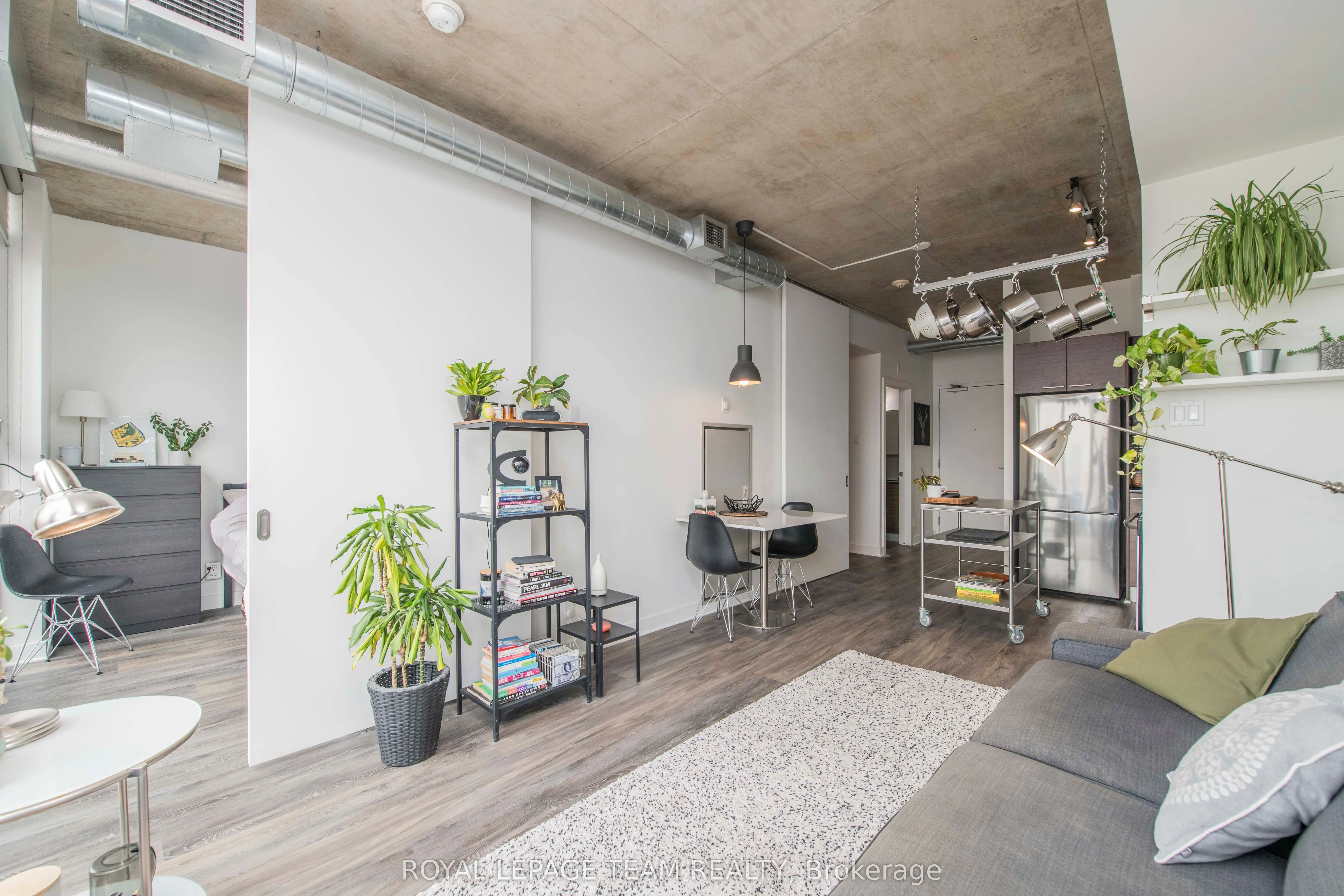 354 Gladstone Avenue, #813