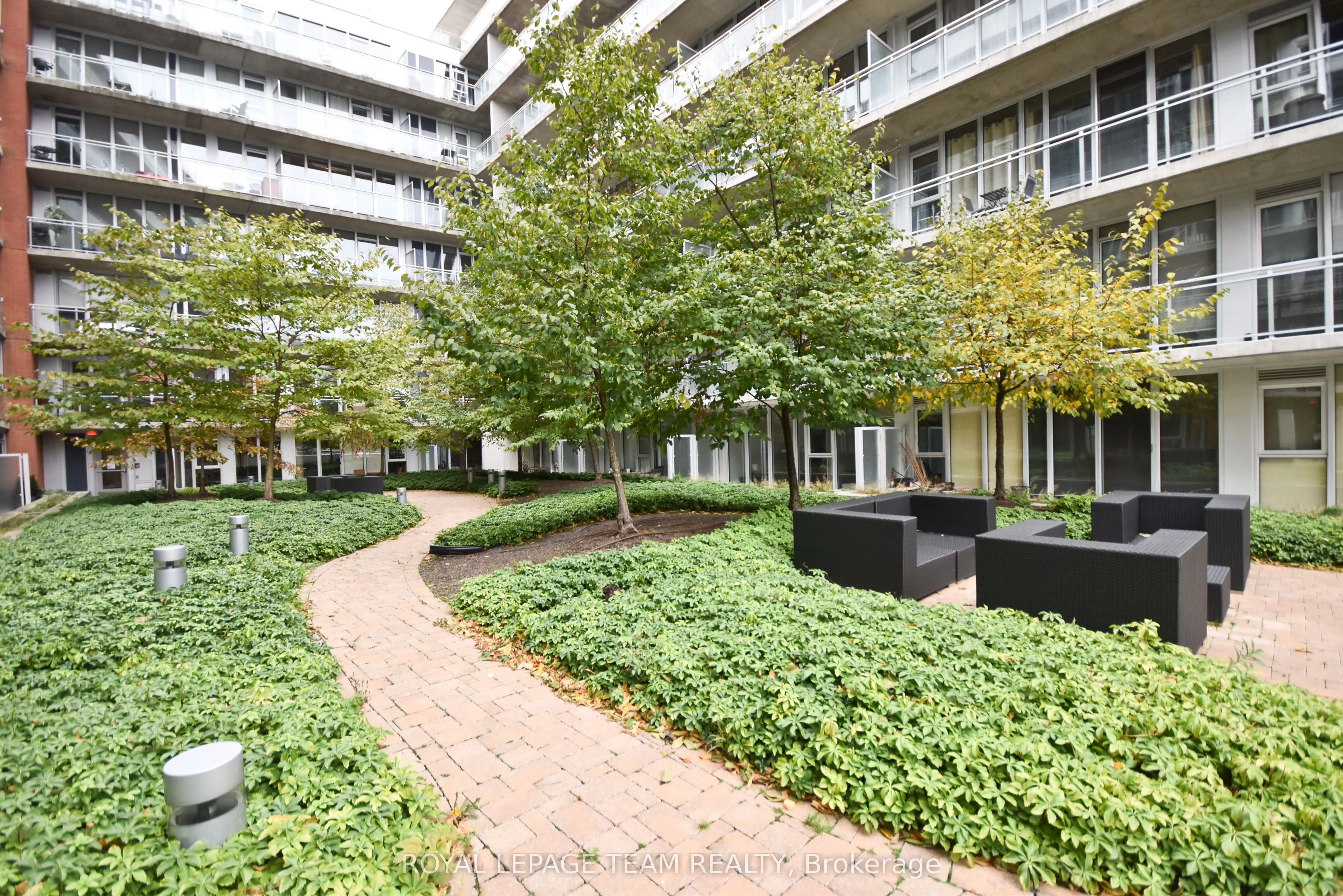 354 Gladstone Avenue, #813