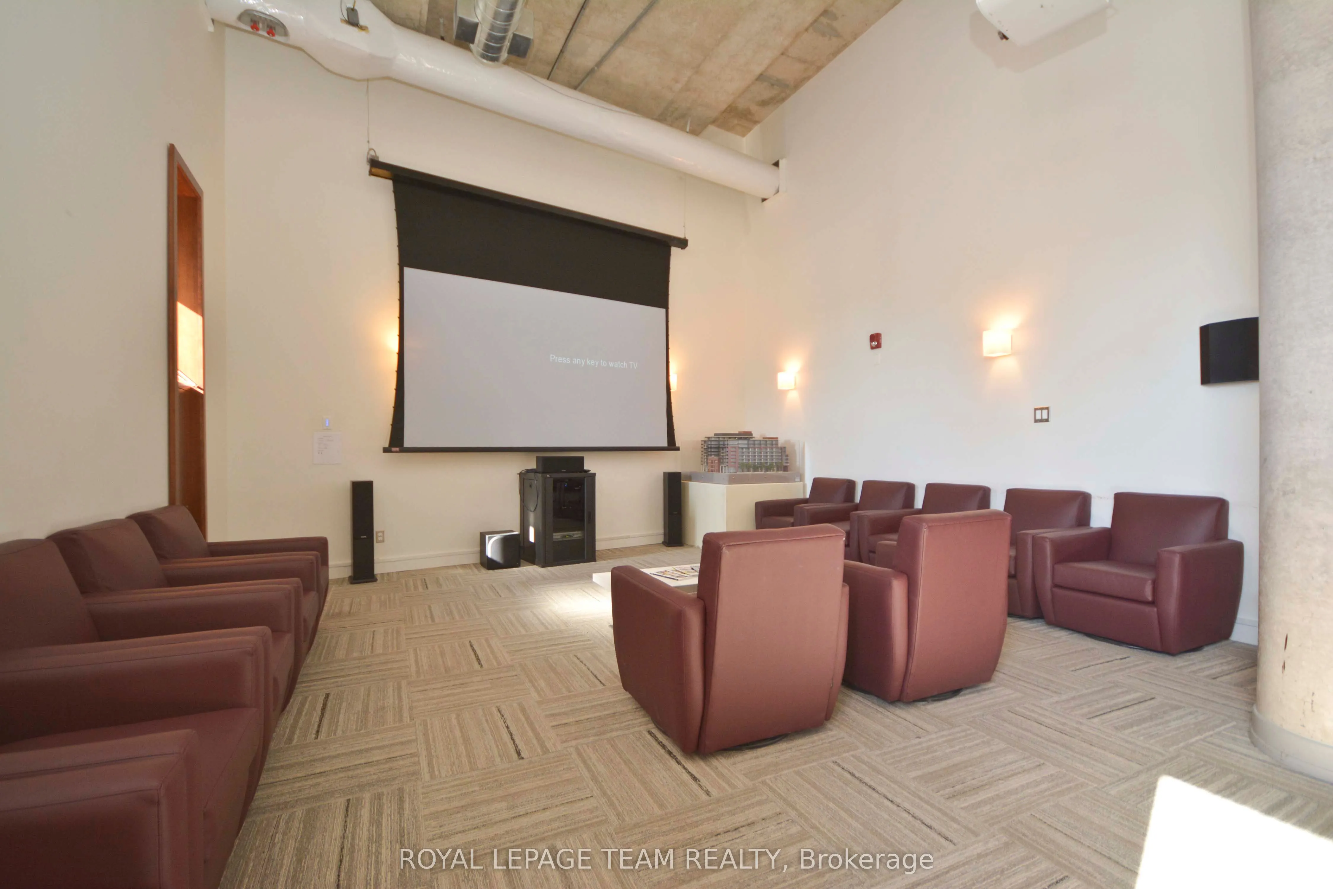 354 Gladstone Avenue, #813