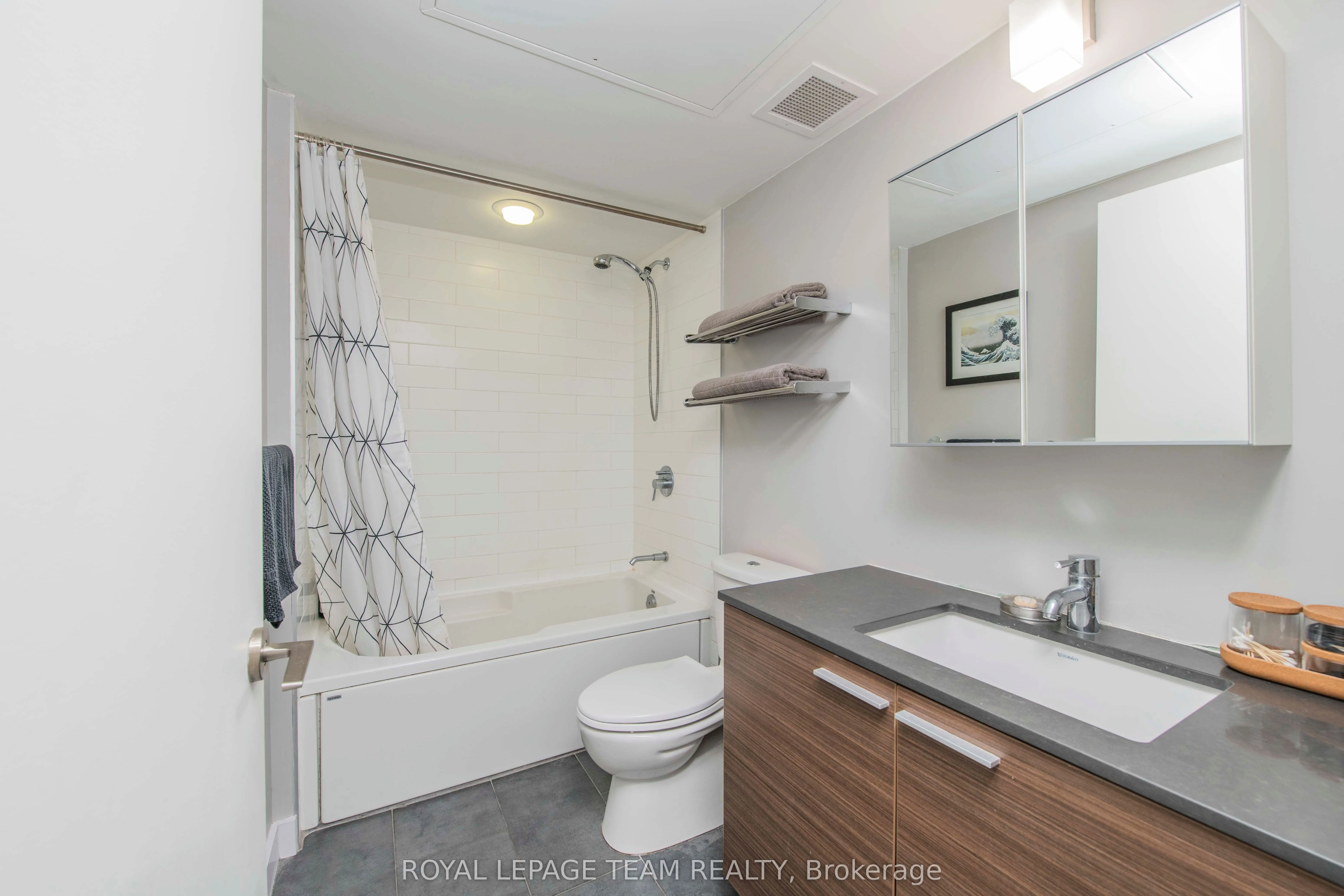 354 Gladstone Avenue, #813