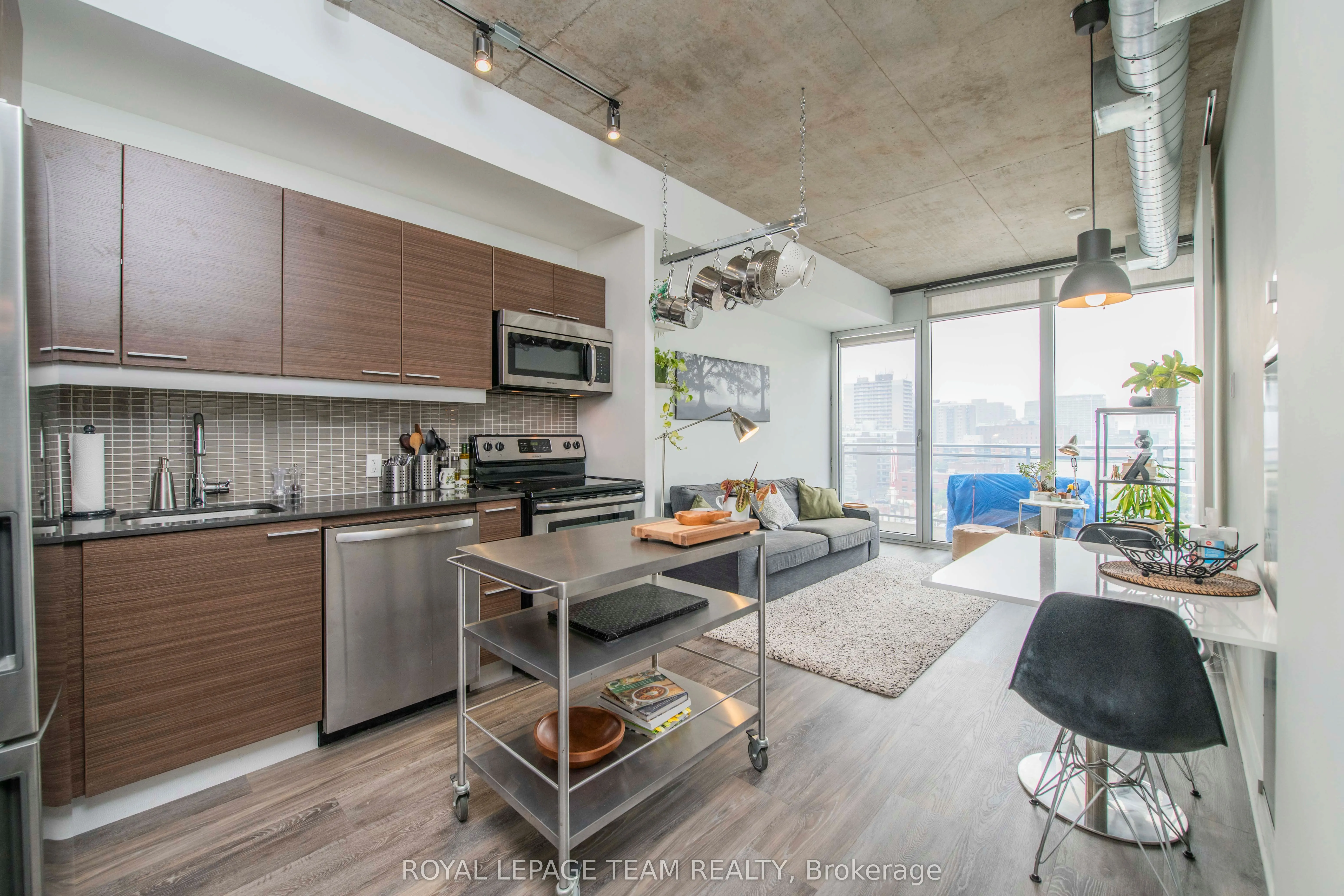 354 Gladstone Avenue, #813
