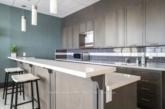 220 Cannon Street E, #302