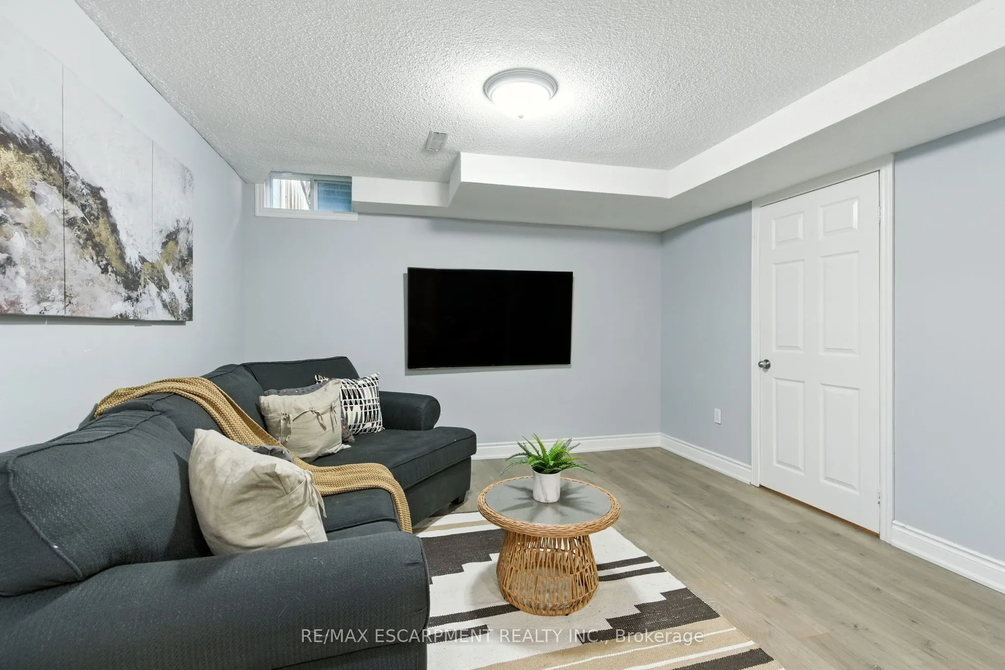 1 Royalwood Court, #5