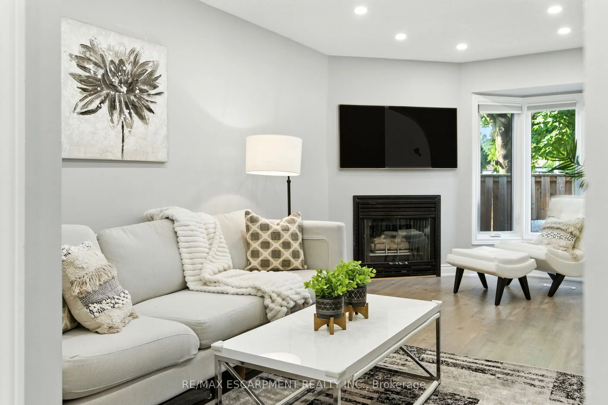 1 Royalwood Court, #5