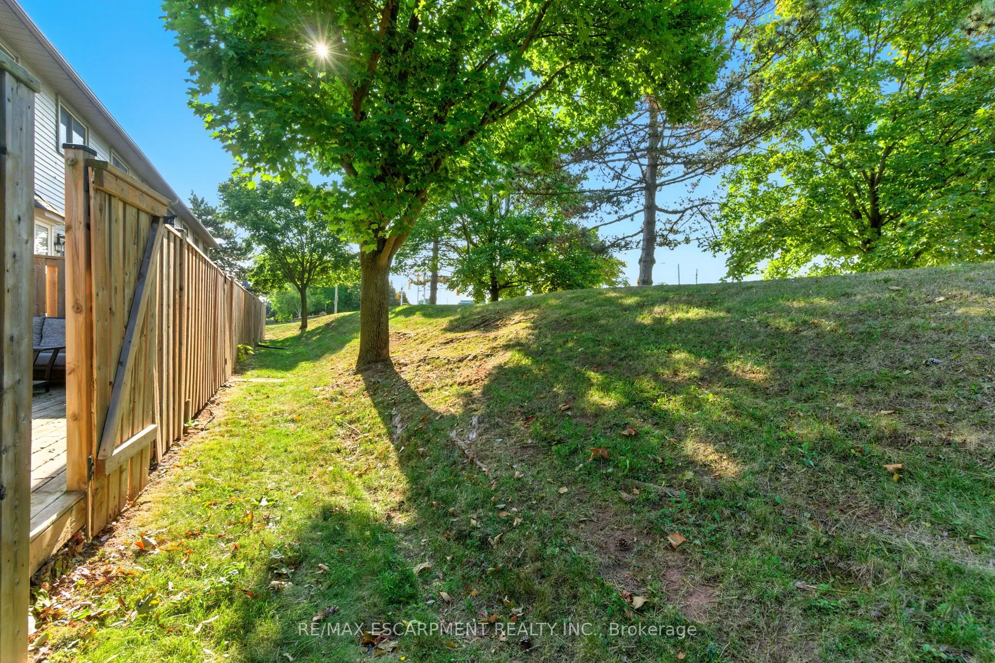 1 Royalwood Court, #5