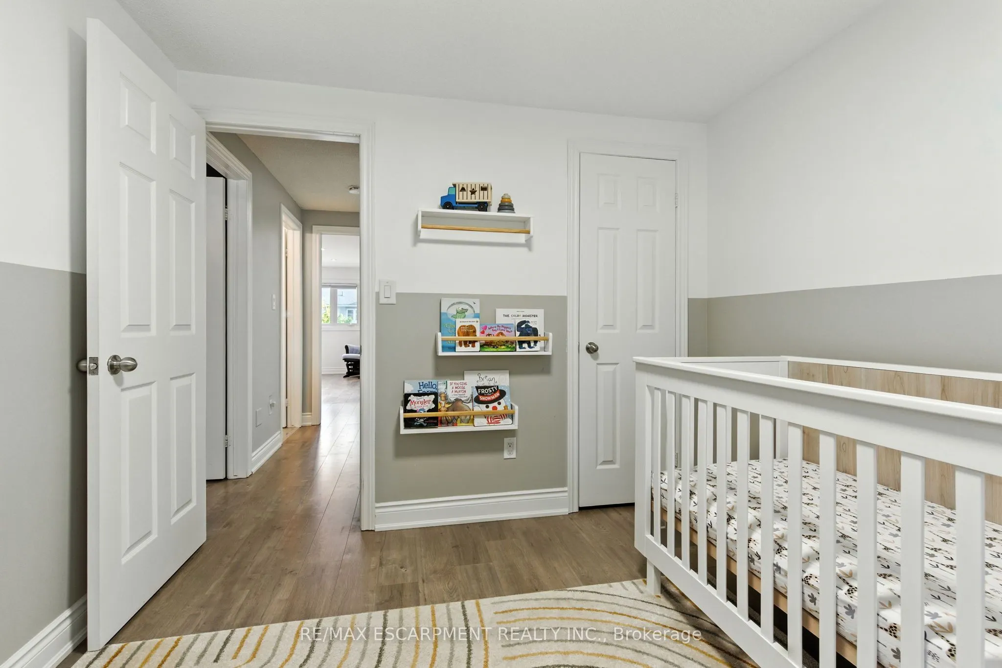 1 Royalwood Court, #5
