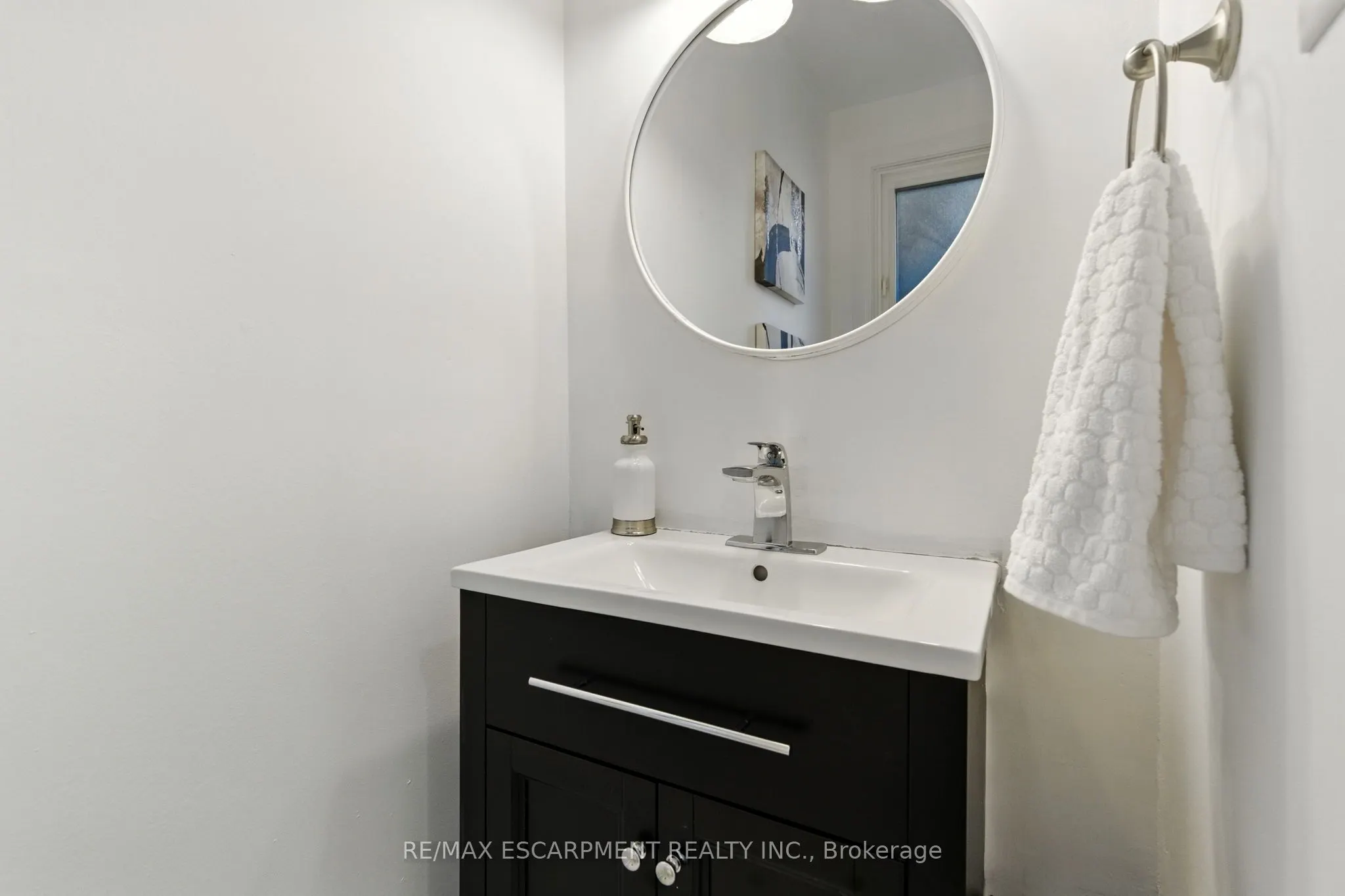 1 Royalwood Court, #5