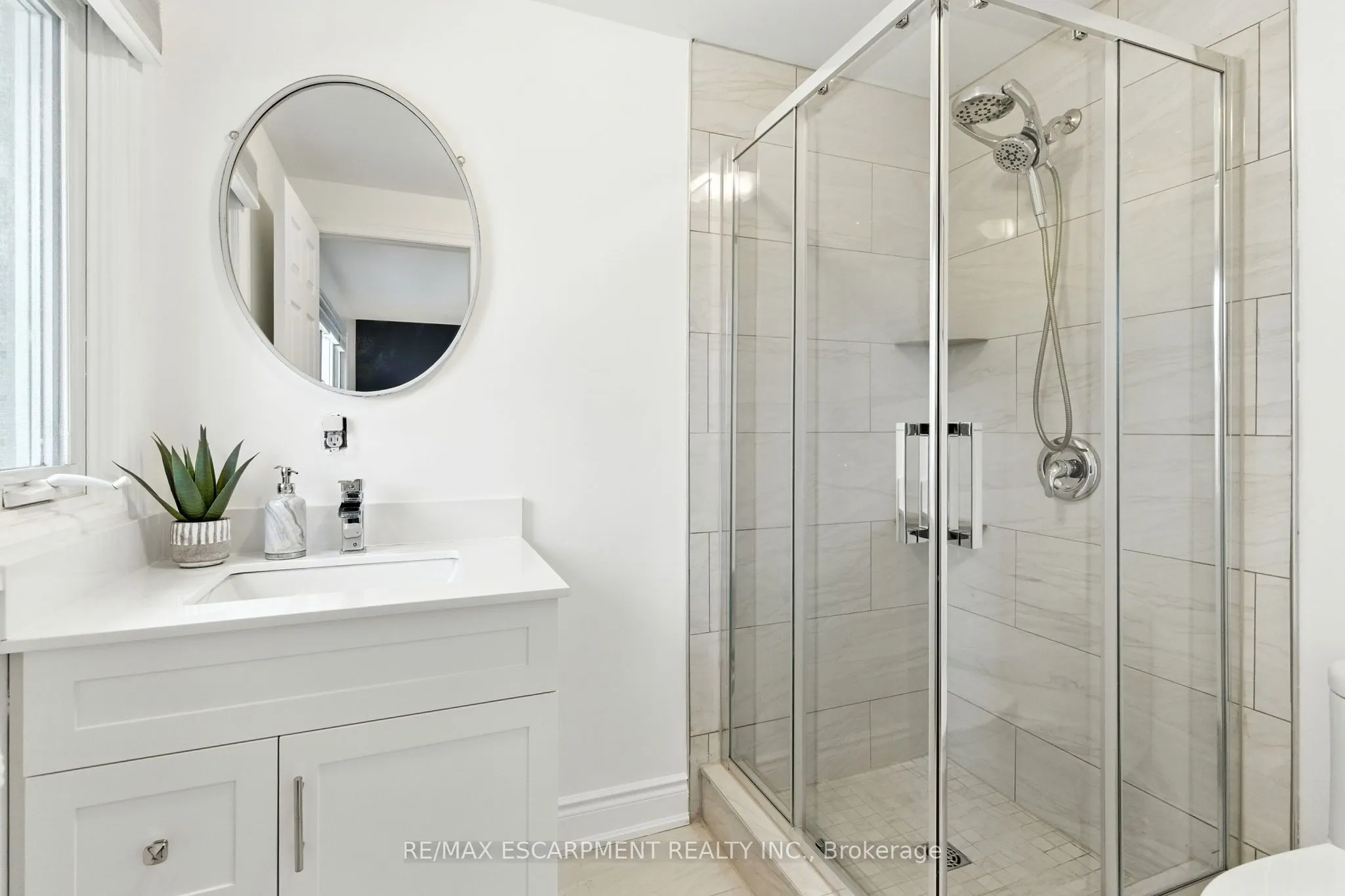 1 Royalwood Court, #5