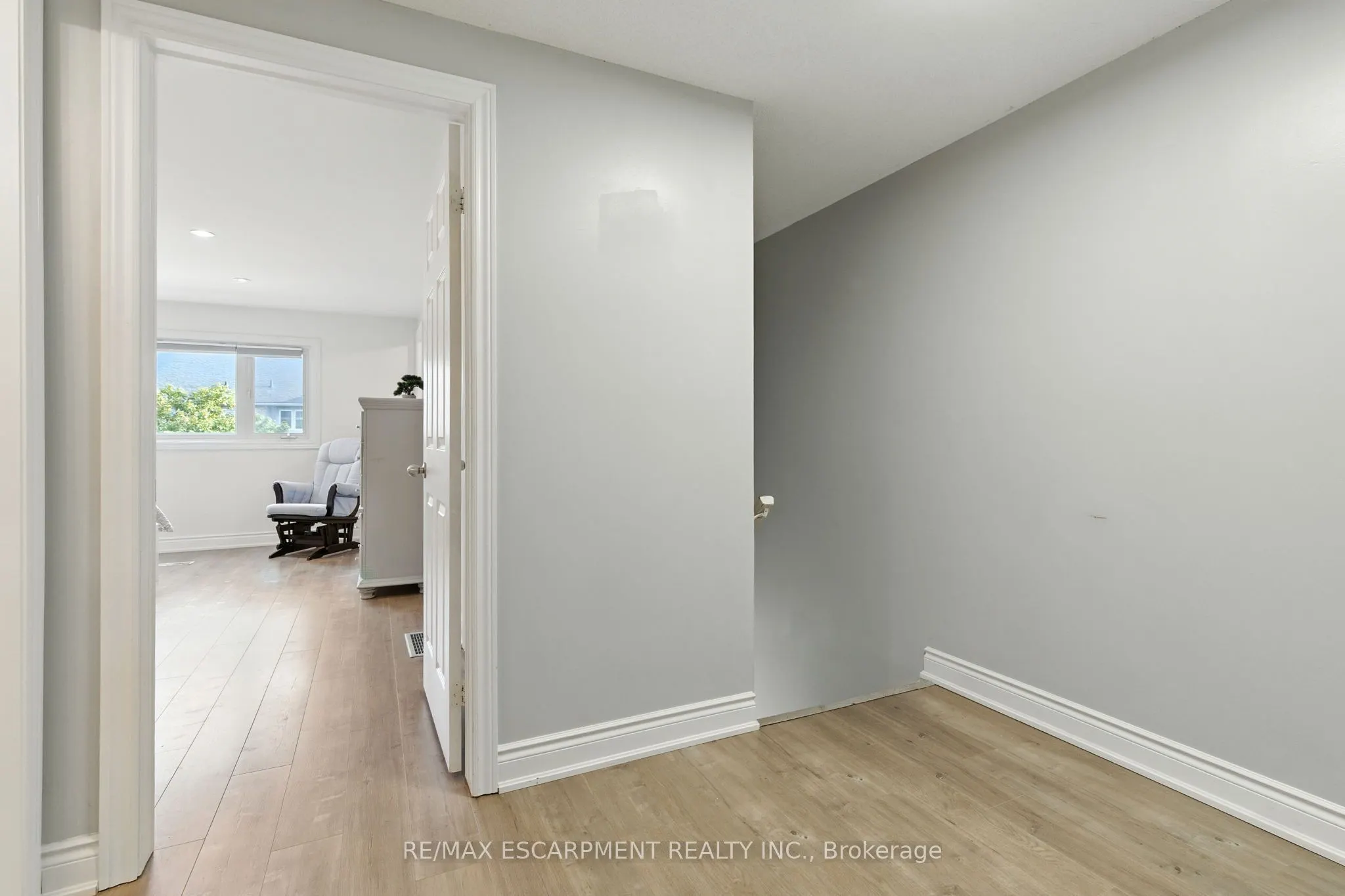 1 Royalwood Court, #5