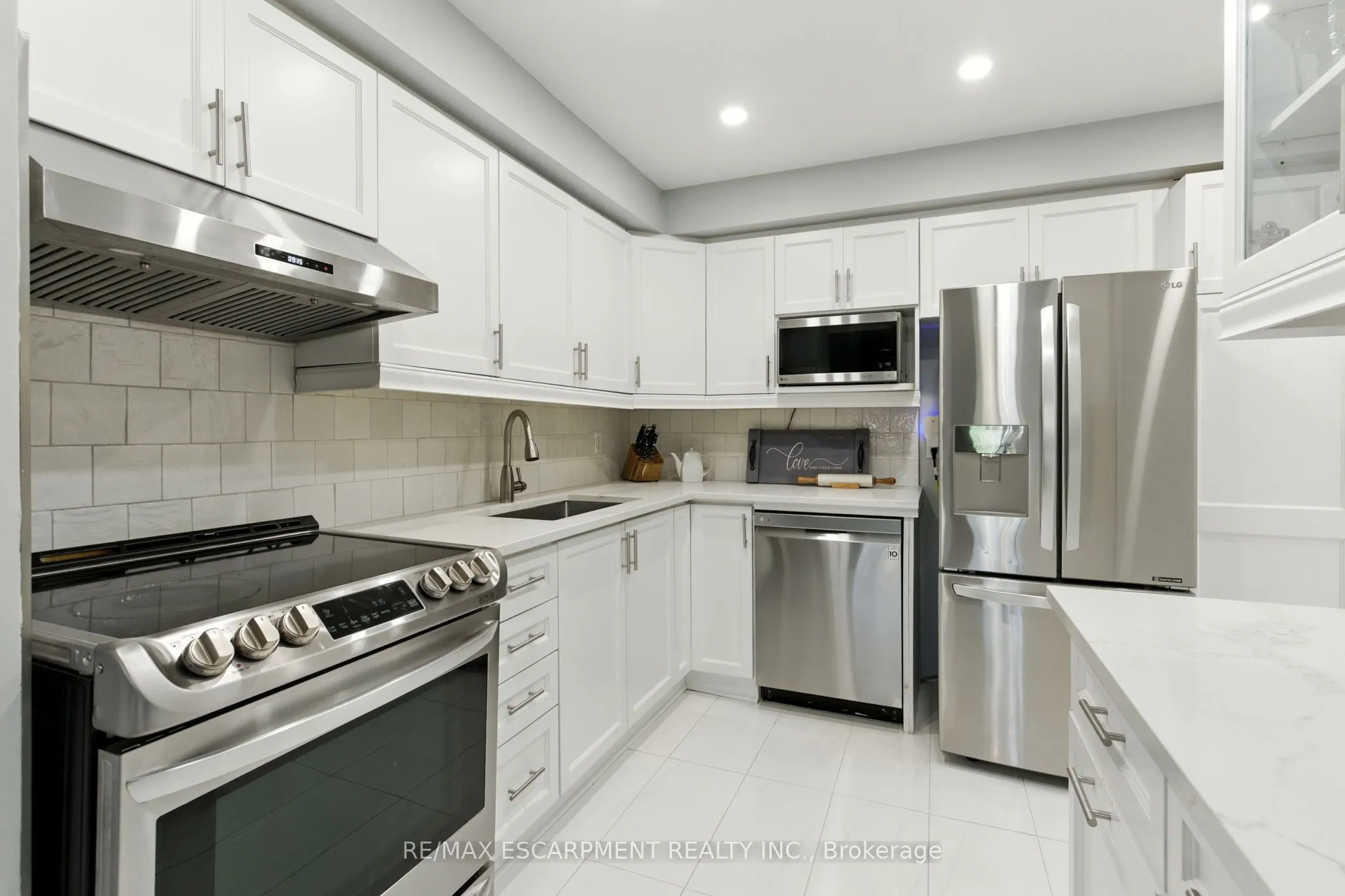 1 Royalwood Court, #5