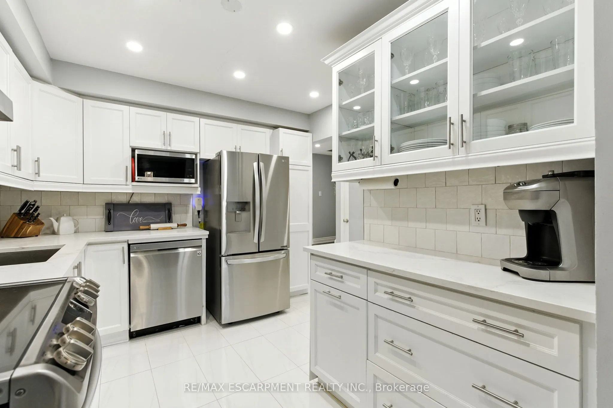 1 Royalwood Court, #5