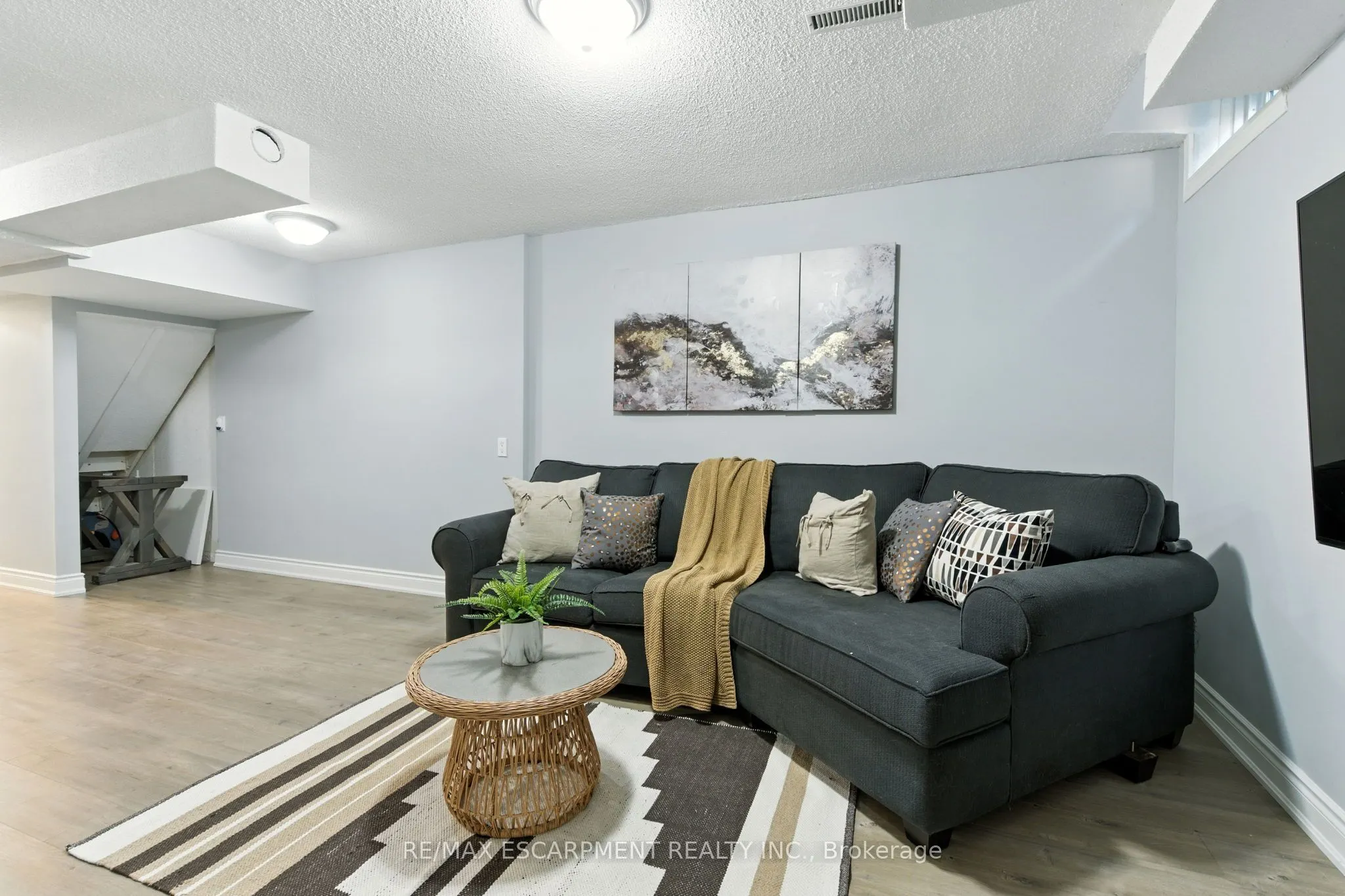 1 Royalwood Court, #5
