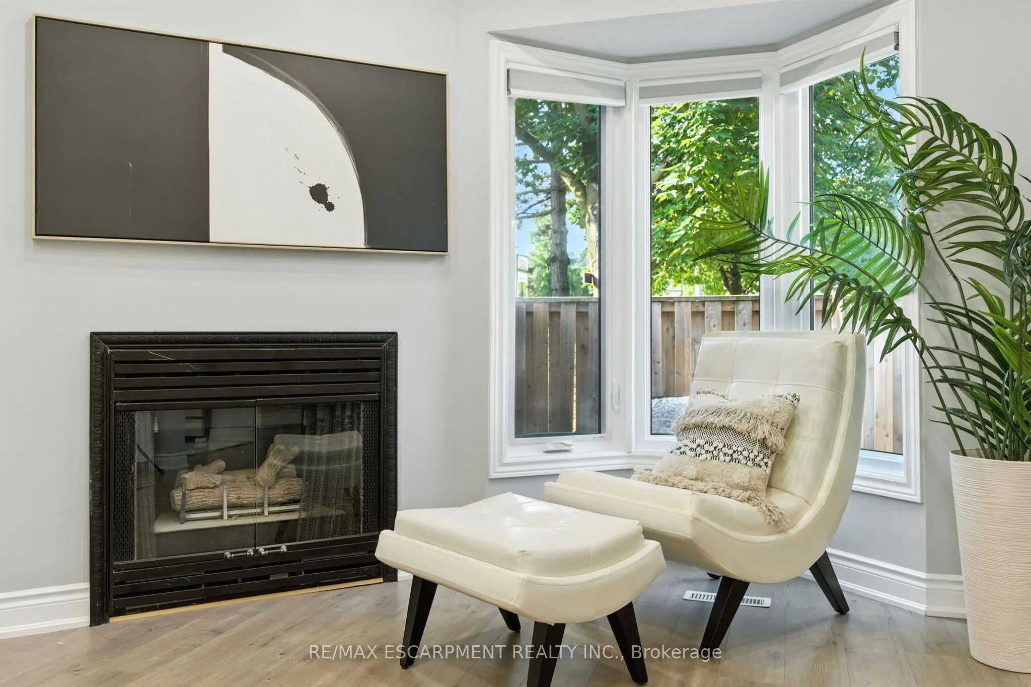 1 Royalwood Court, #5
