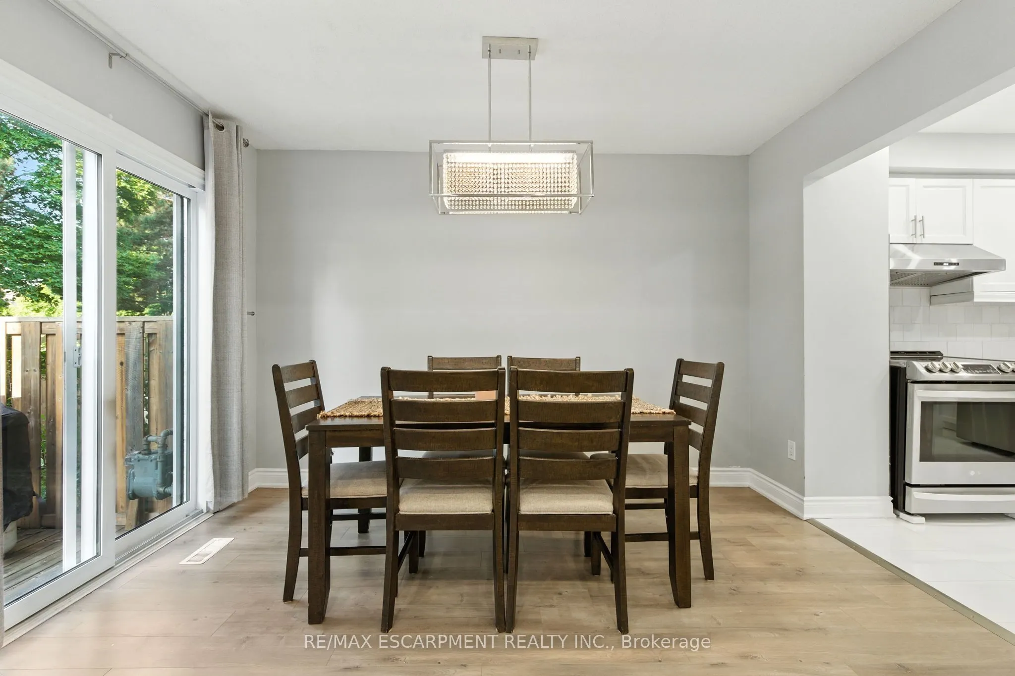 1 Royalwood Court, #5