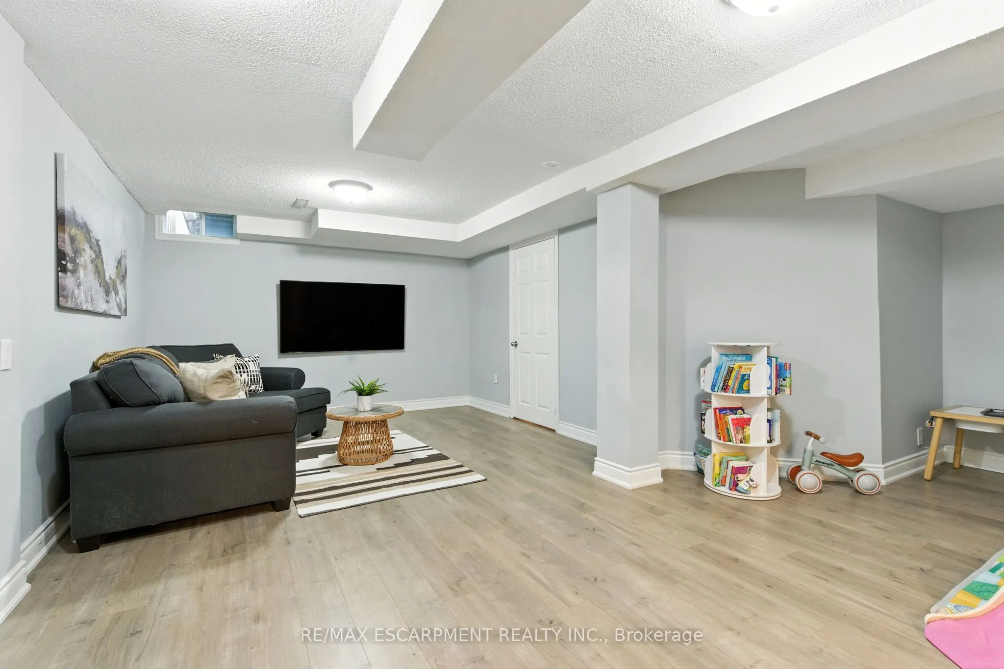 1 Royalwood Court, #5